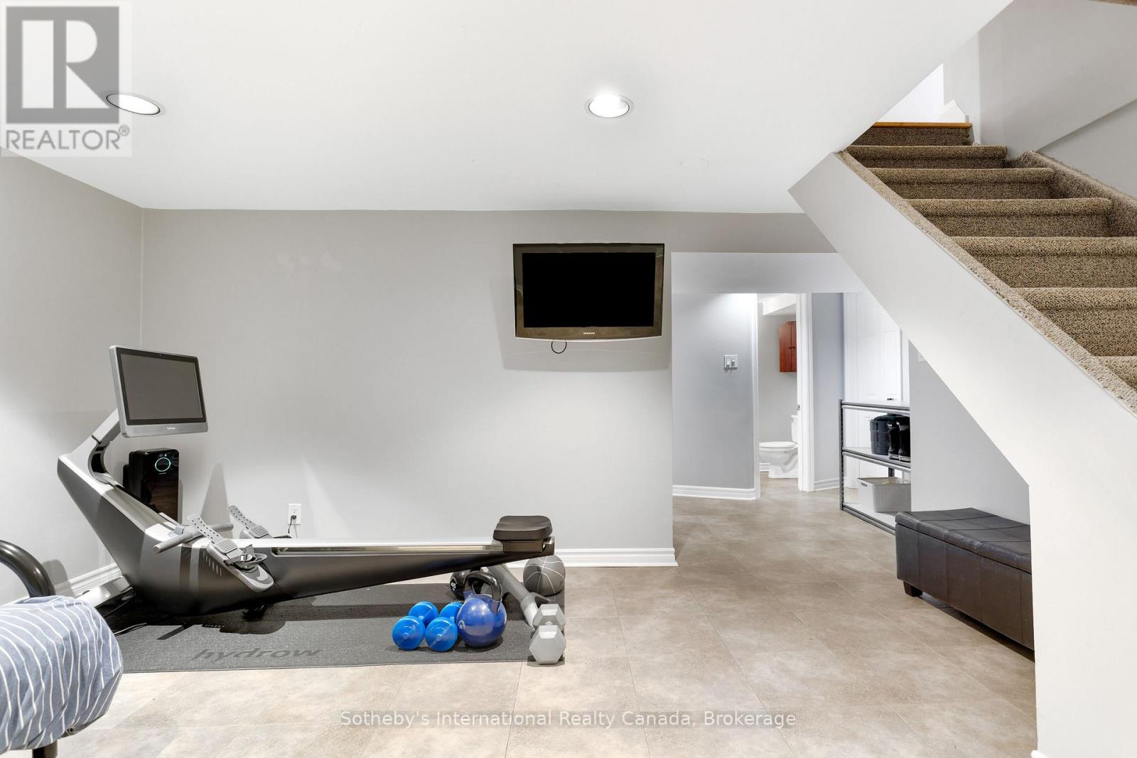 32 ANDERSON STREET - 32