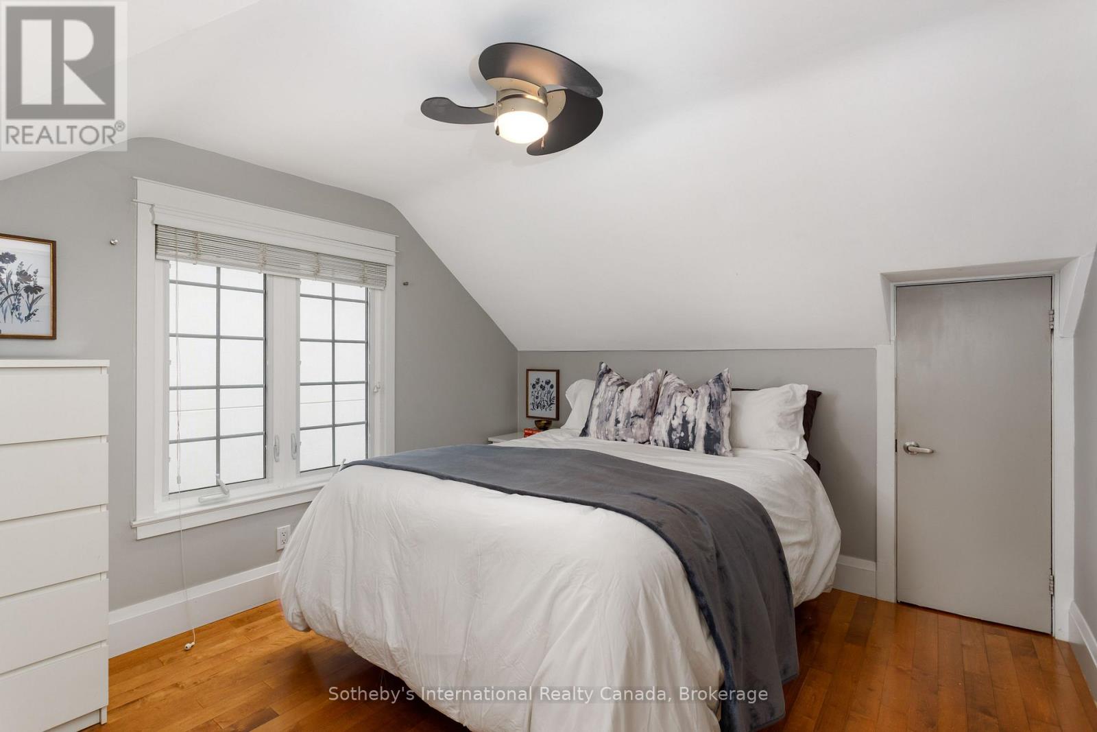 32 ANDERSON STREET - 27