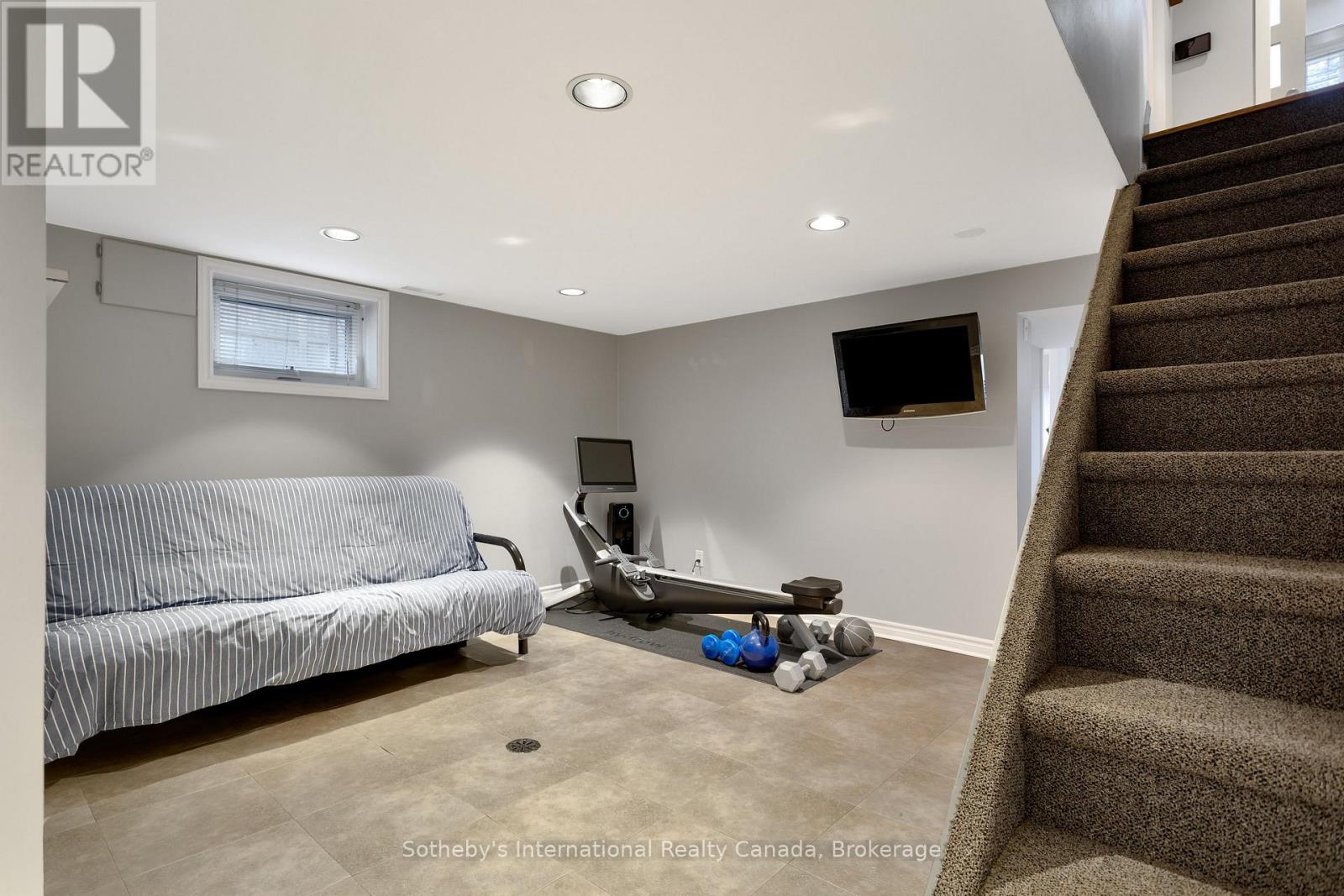 32 ANDERSON STREET - 31