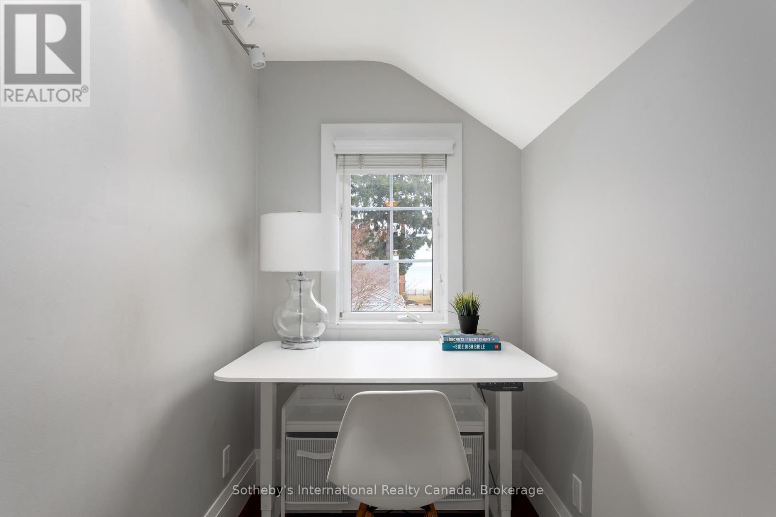 32 ANDERSON STREET - 29