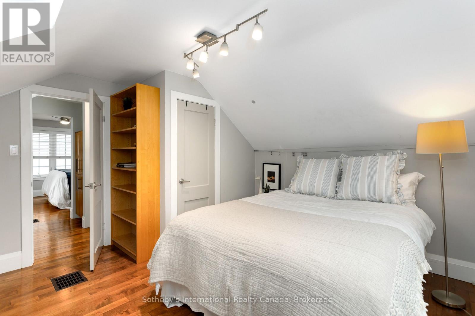 32 ANDERSON STREET - 24