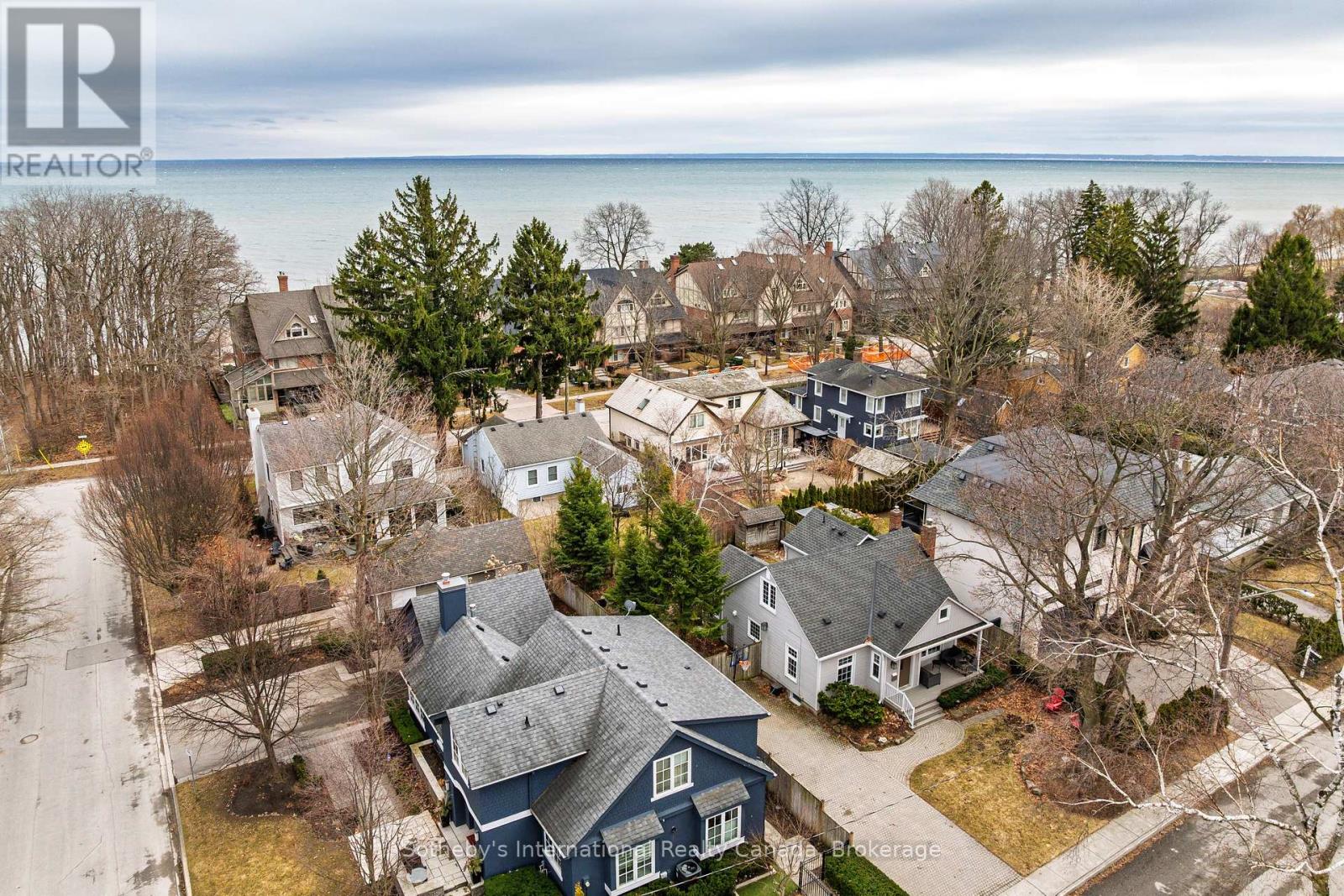 32 ANDERSON STREET - 4