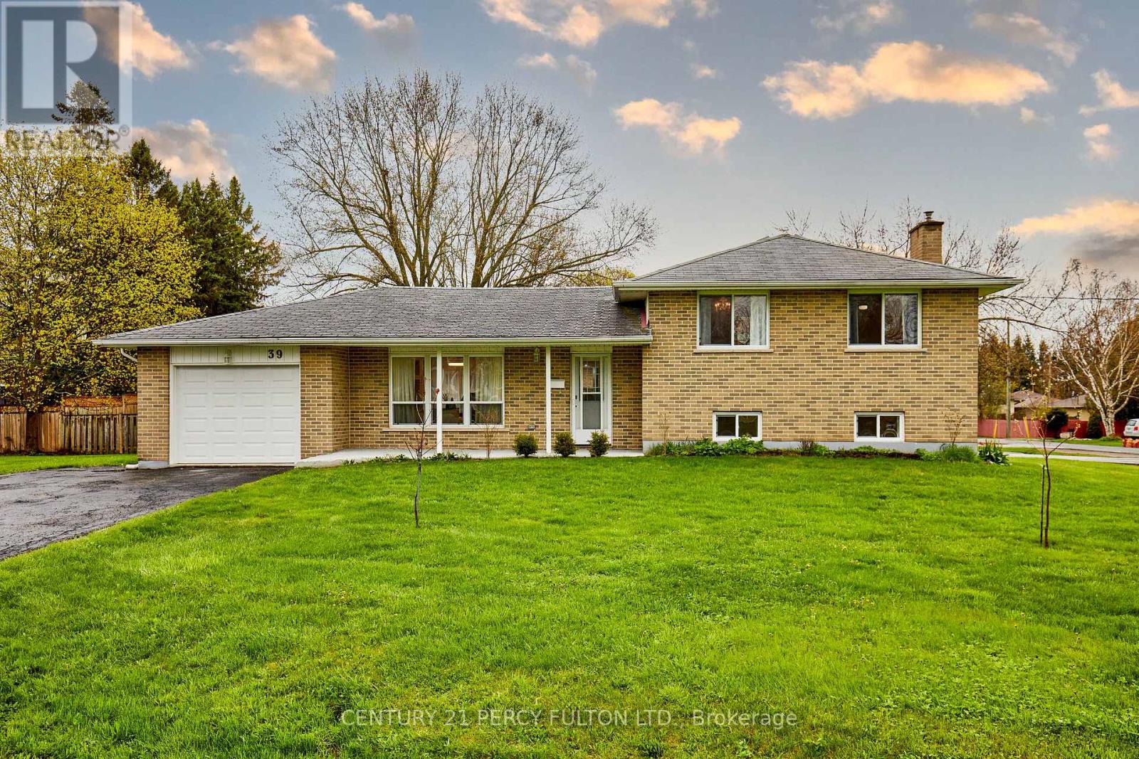 39 MEREDITH CRESCENT - 1