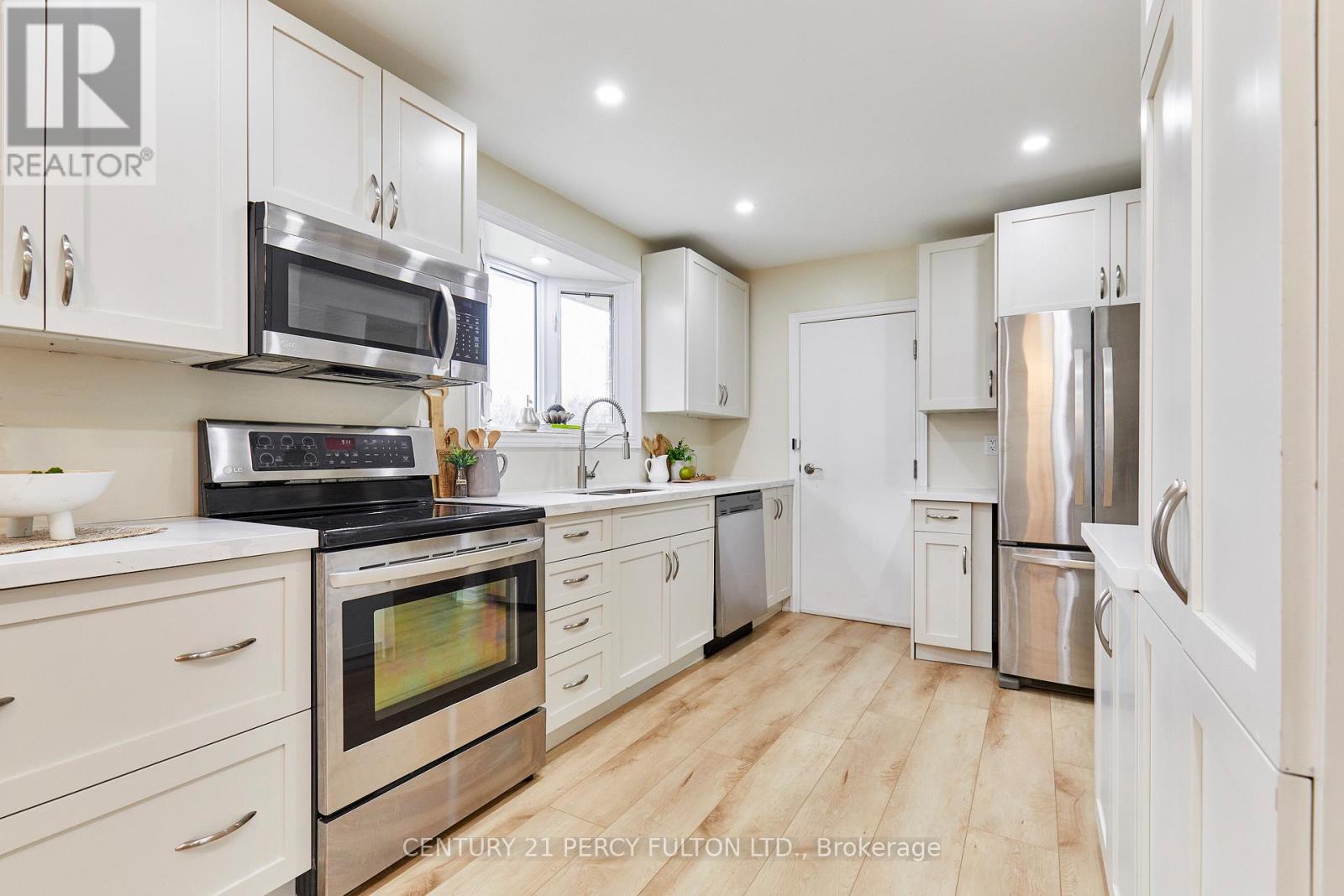 39 MEREDITH CRESCENT - 13