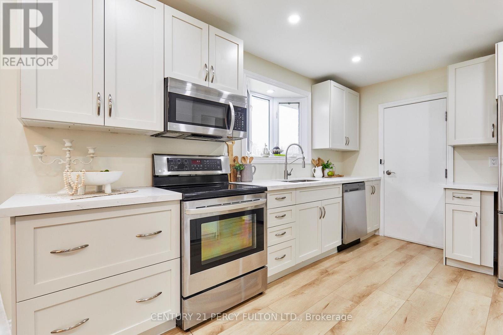 39 MEREDITH CRESCENT - 14