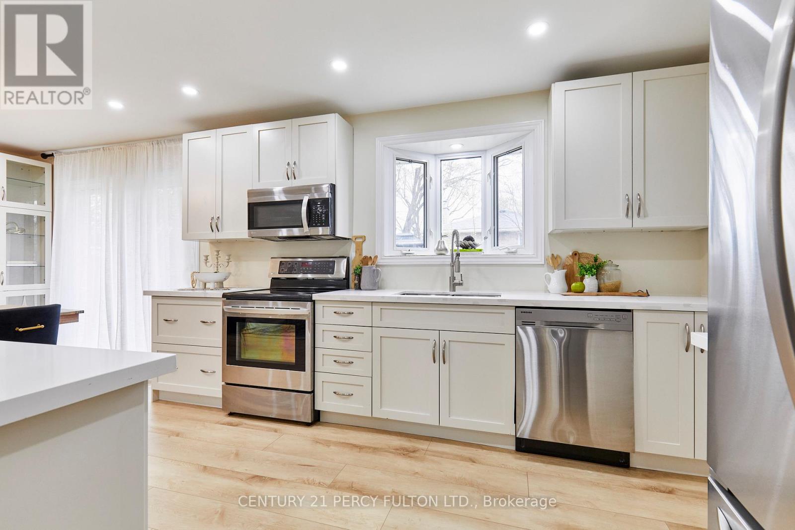 39 MEREDITH CRESCENT - 16