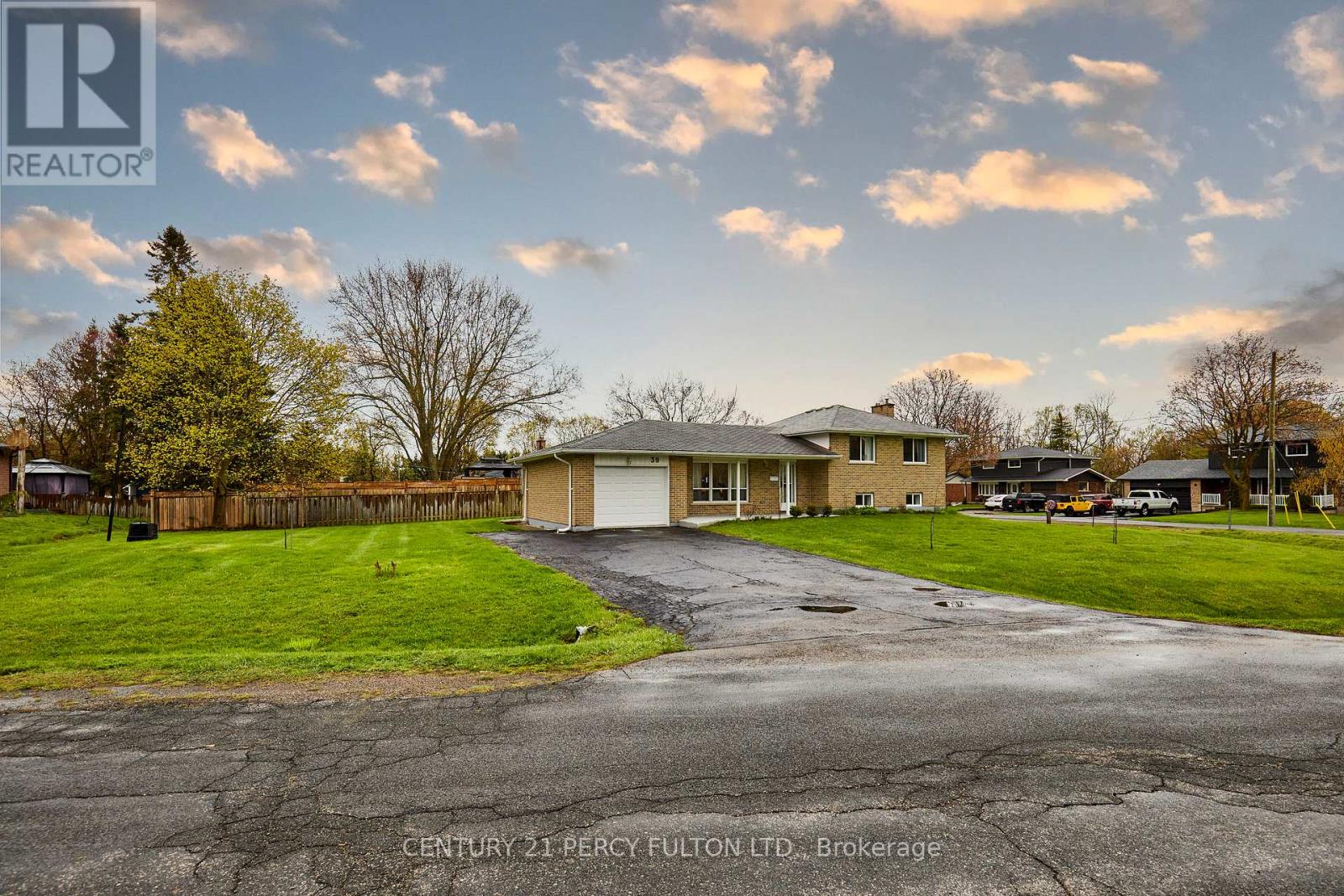 39 MEREDITH CRESCENT - 2