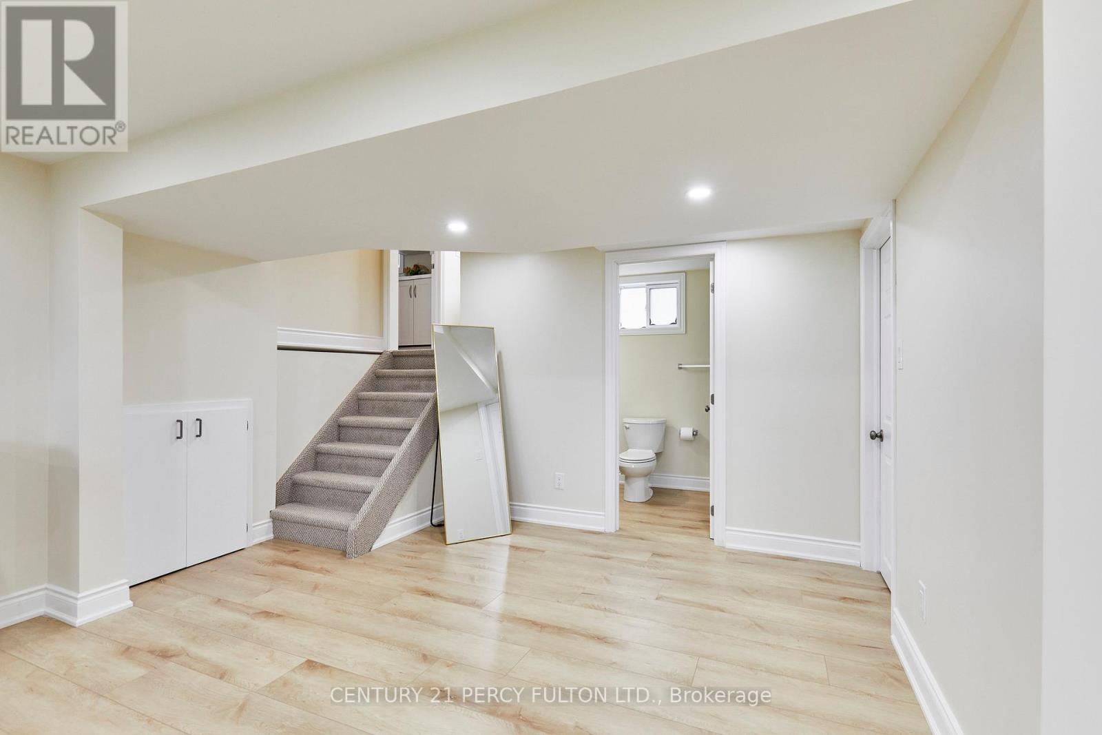 39 MEREDITH CRESCENT - 28