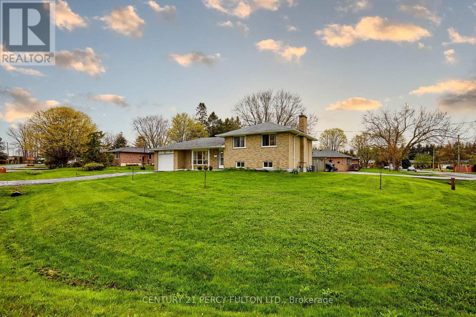 39 MEREDITH CRESCENT - 3