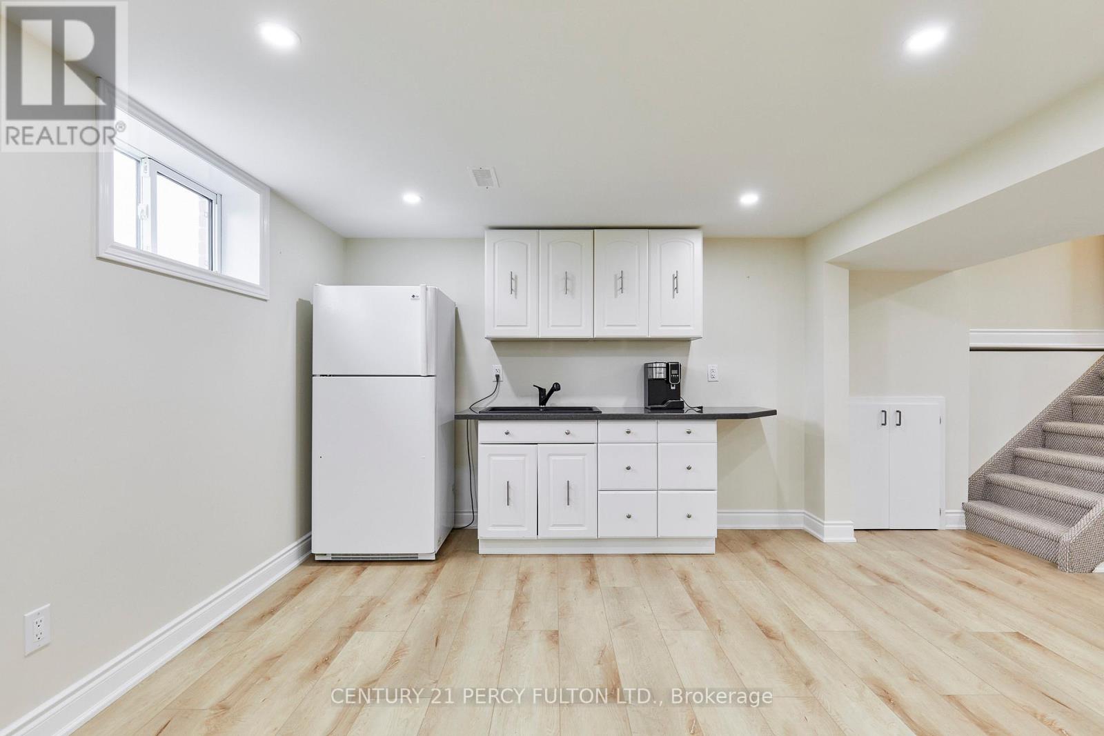 39 MEREDITH CRESCENT - 30