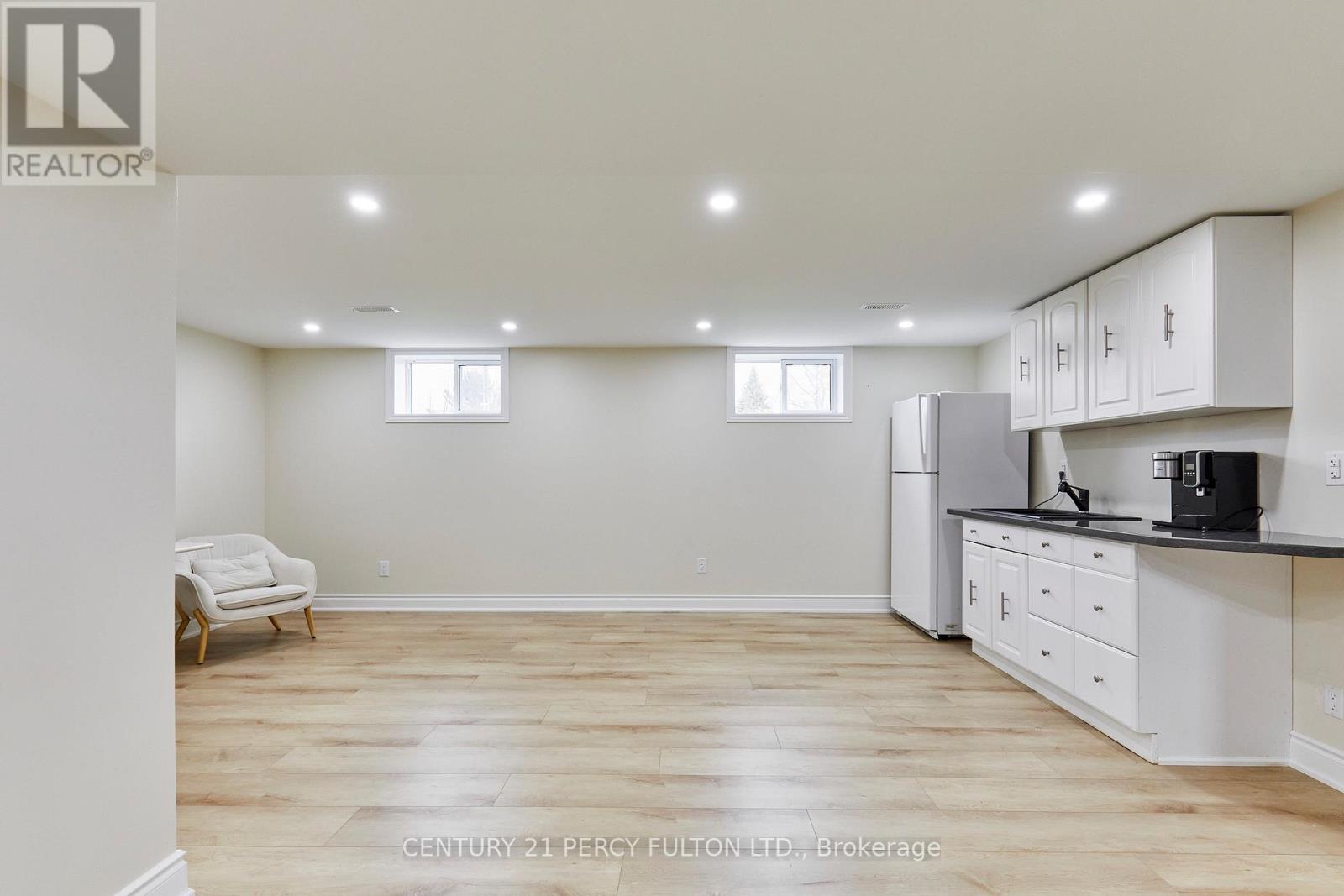 39 MEREDITH CRESCENT - 31