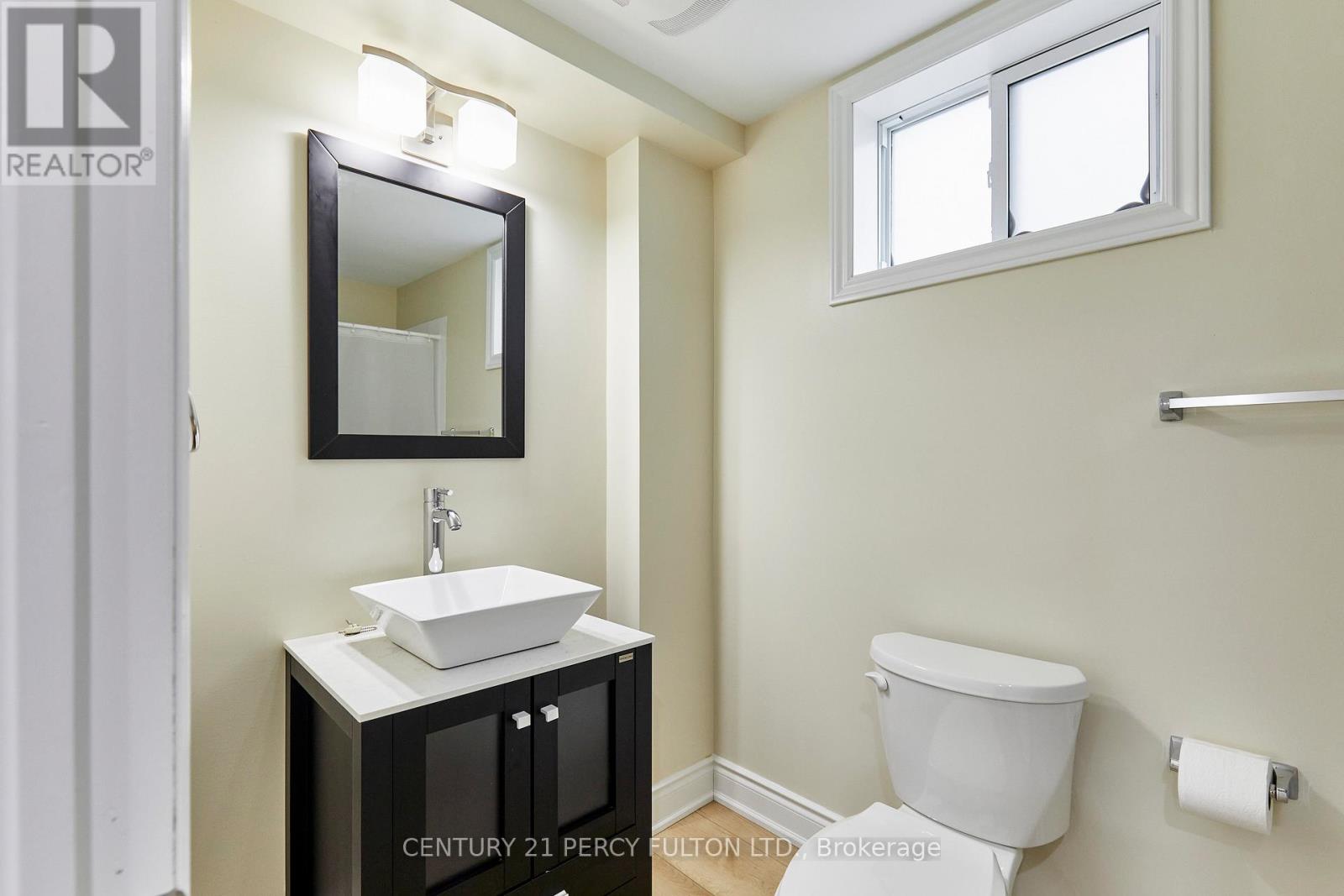 39 MEREDITH CRESCENT - 32
