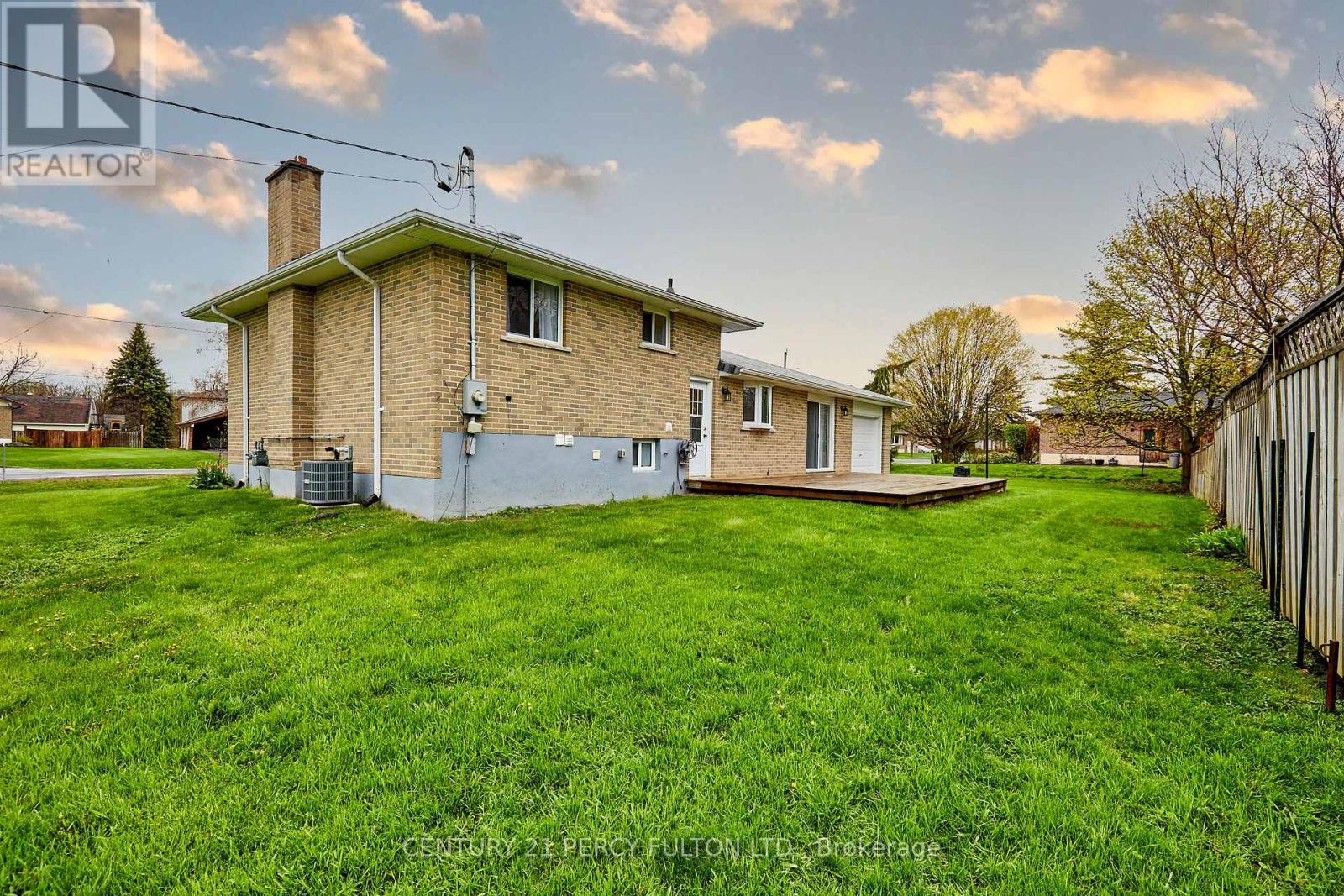 39 MEREDITH CRESCENT - 34