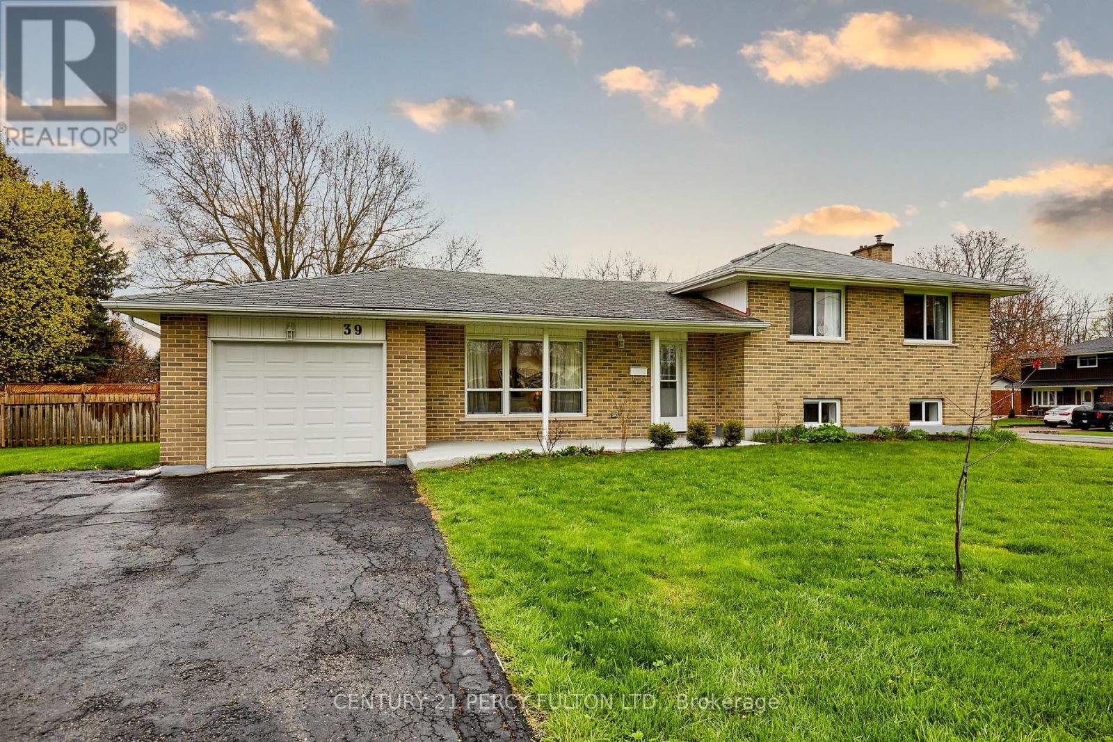 39 MEREDITH CRESCENT - 4