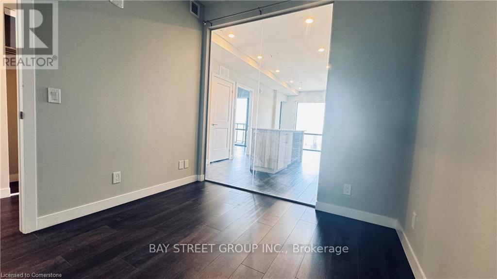 #1909 15 QUEEN STREET S - 15