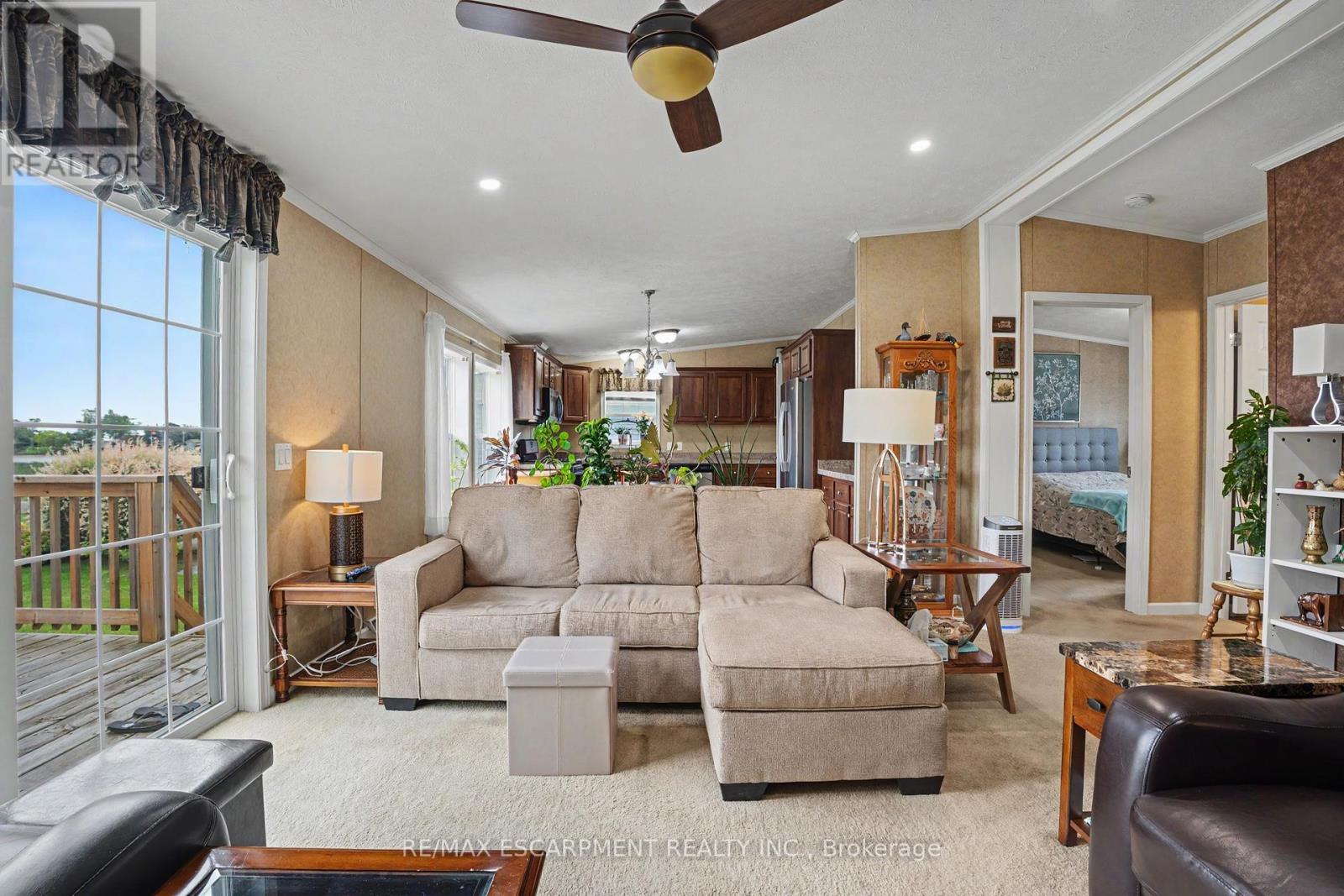4 HICKORY HOLLOW - 11