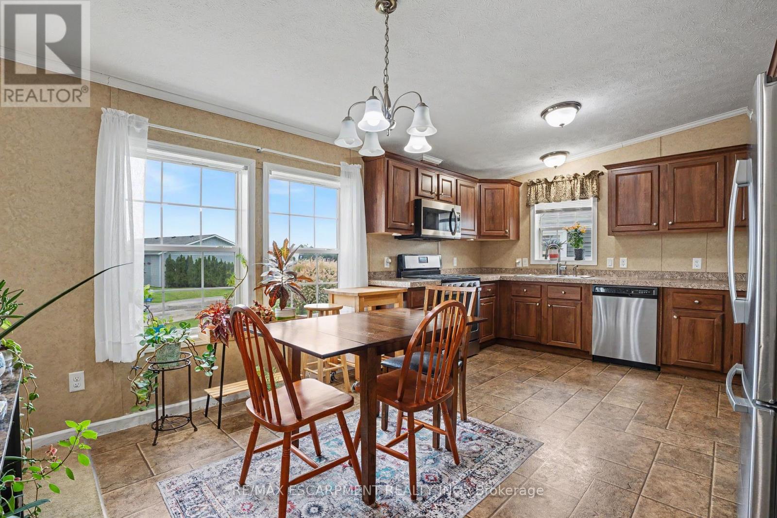 4 HICKORY HOLLOW - 12
