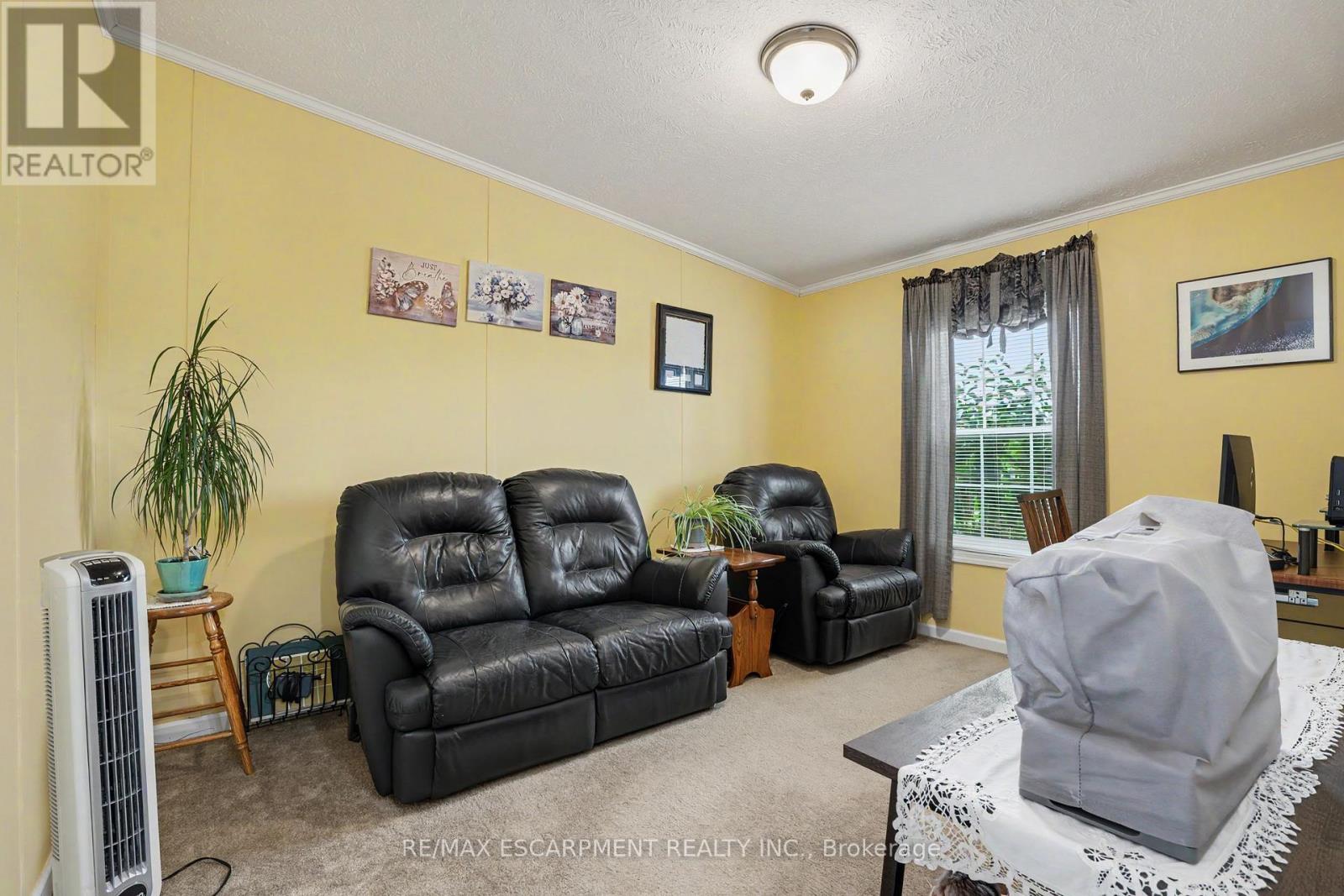 4 HICKORY HOLLOW - 19