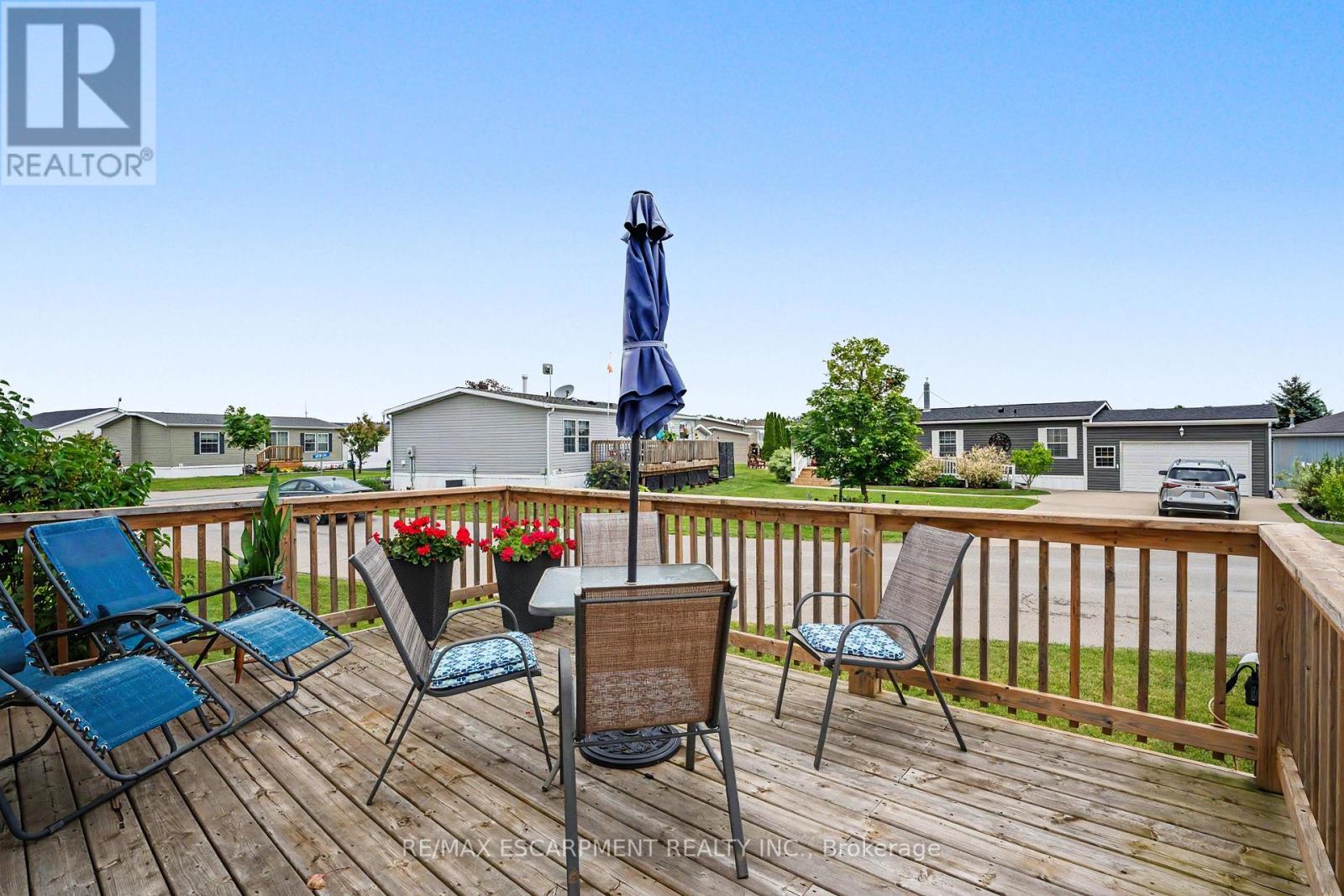 4 HICKORY HOLLOW - 25