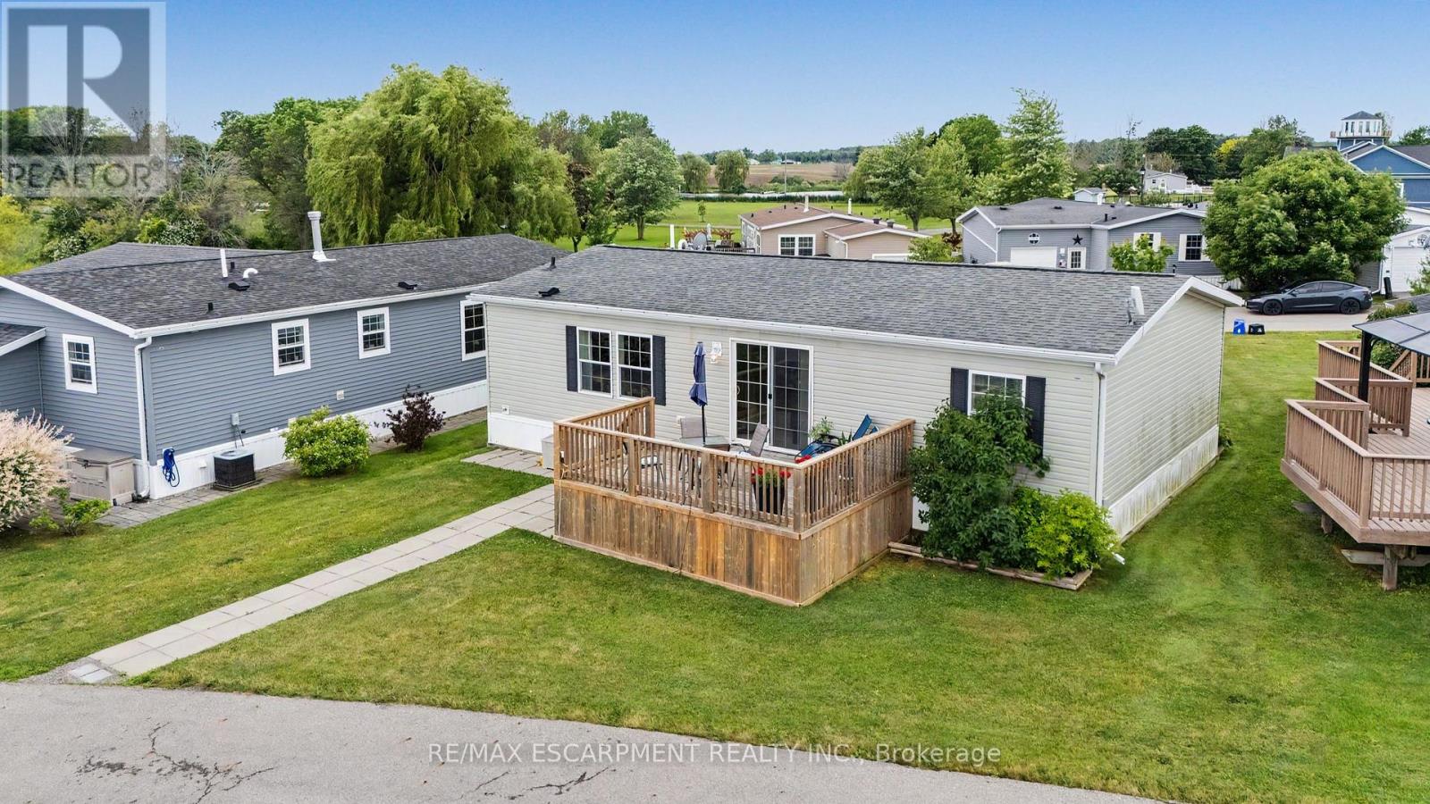 4 HICKORY HOLLOW - 32