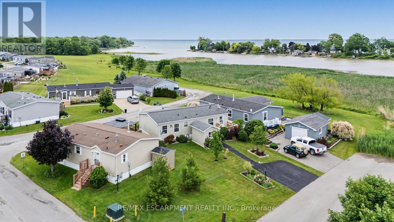 4 HICKORY HOLLOW - 33