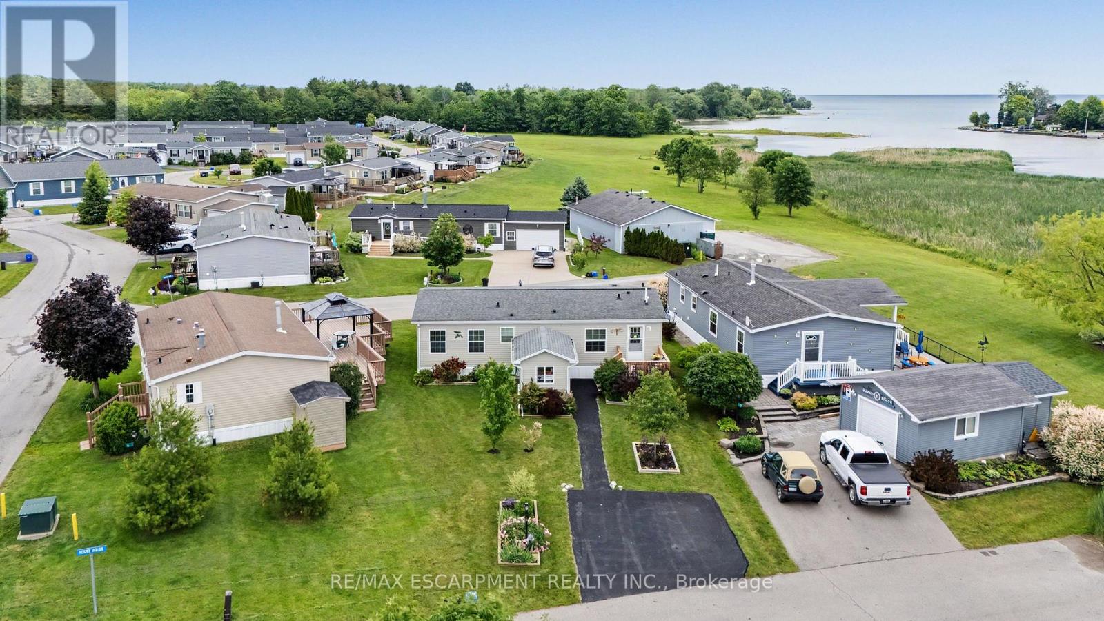 4 HICKORY HOLLOW - 34