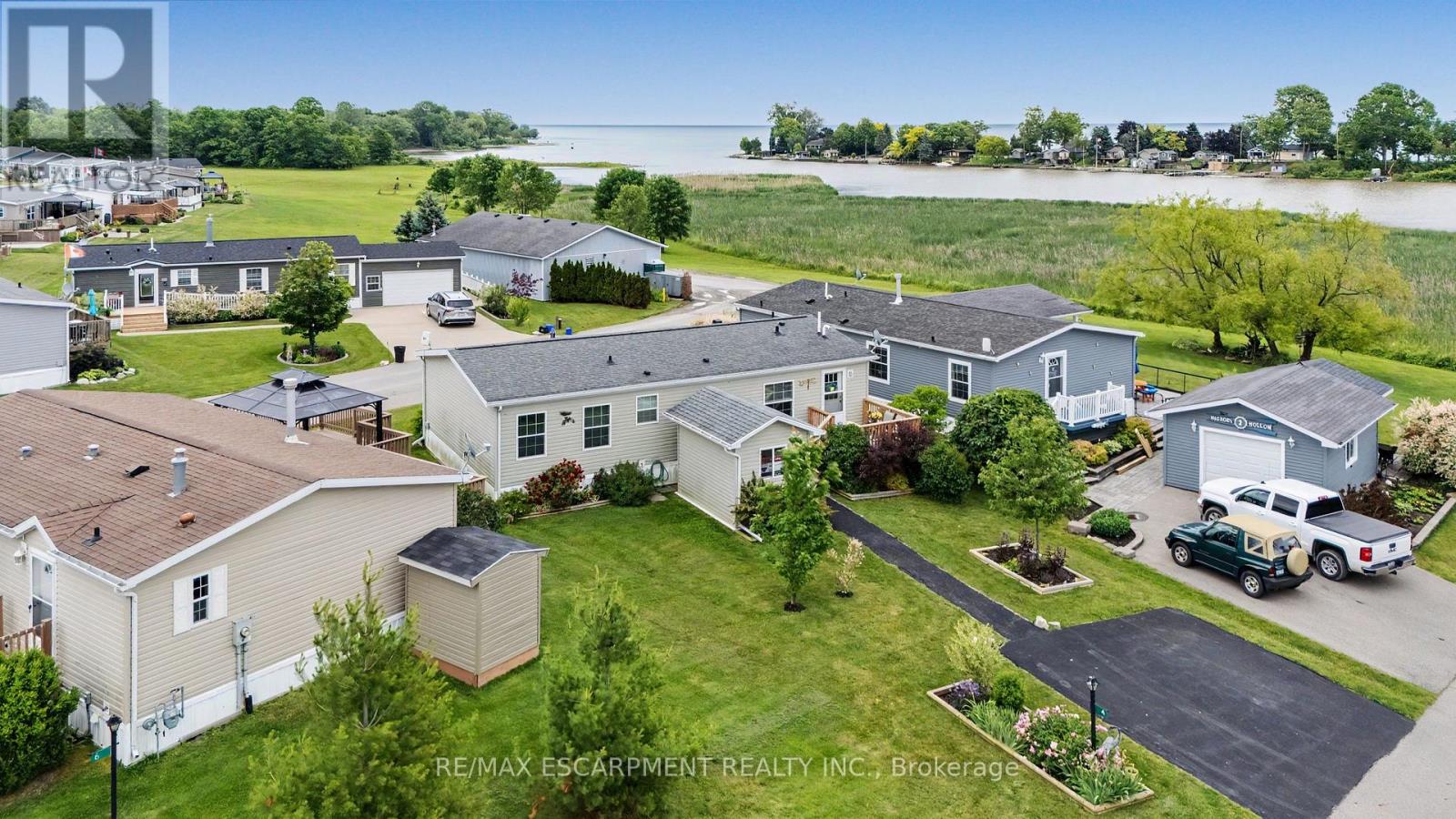 4 HICKORY HOLLOW - 35