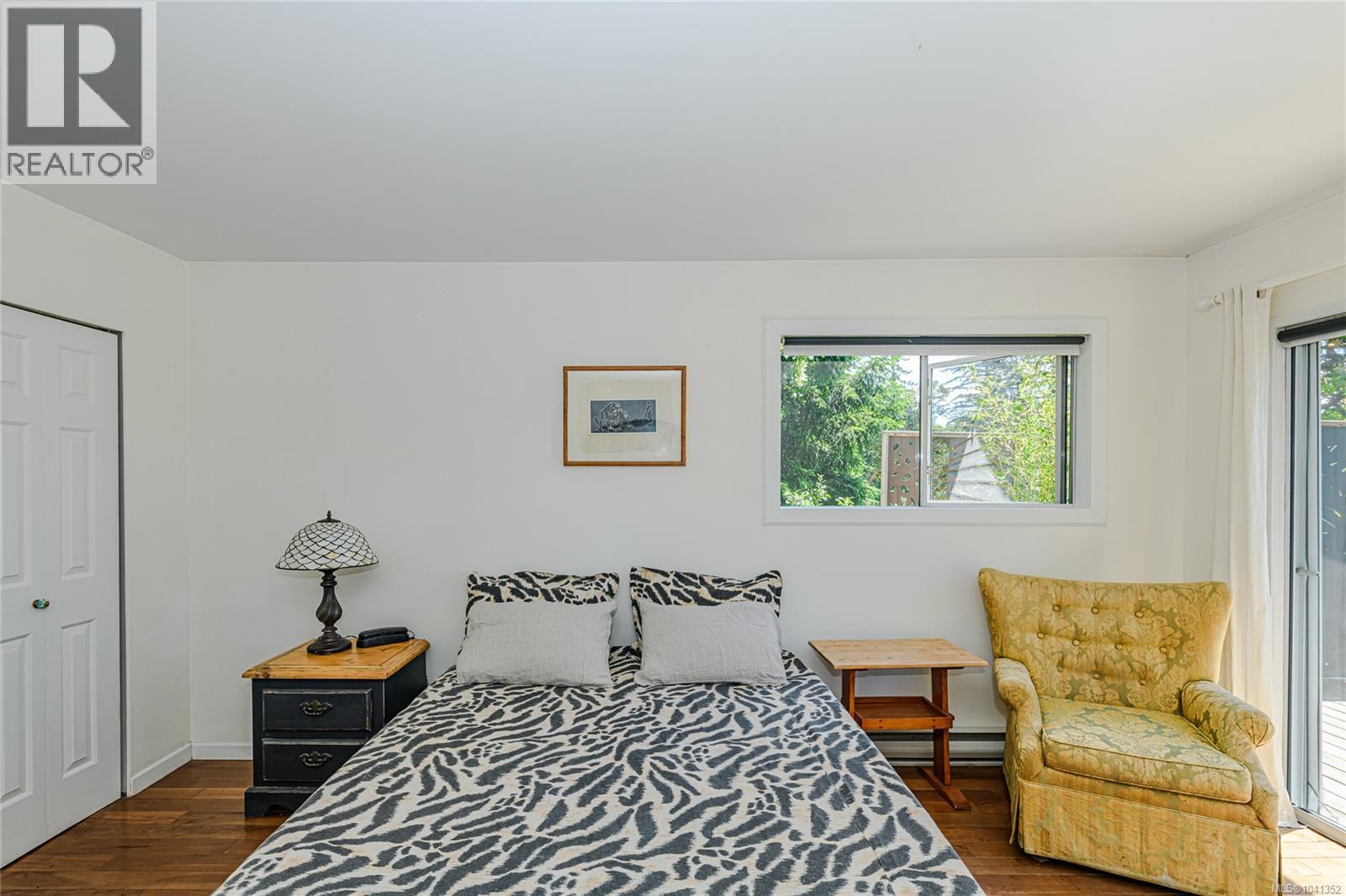 351 Elizabeth Dr - 22