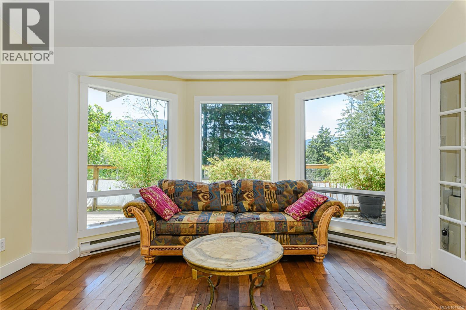 351 Elizabeth Dr - 17