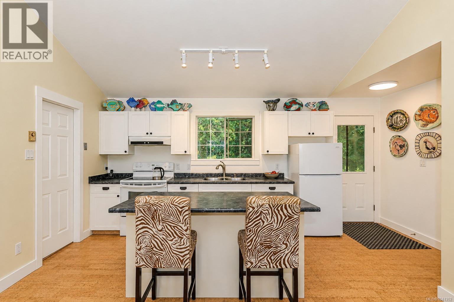 351 Elizabeth Dr - 18