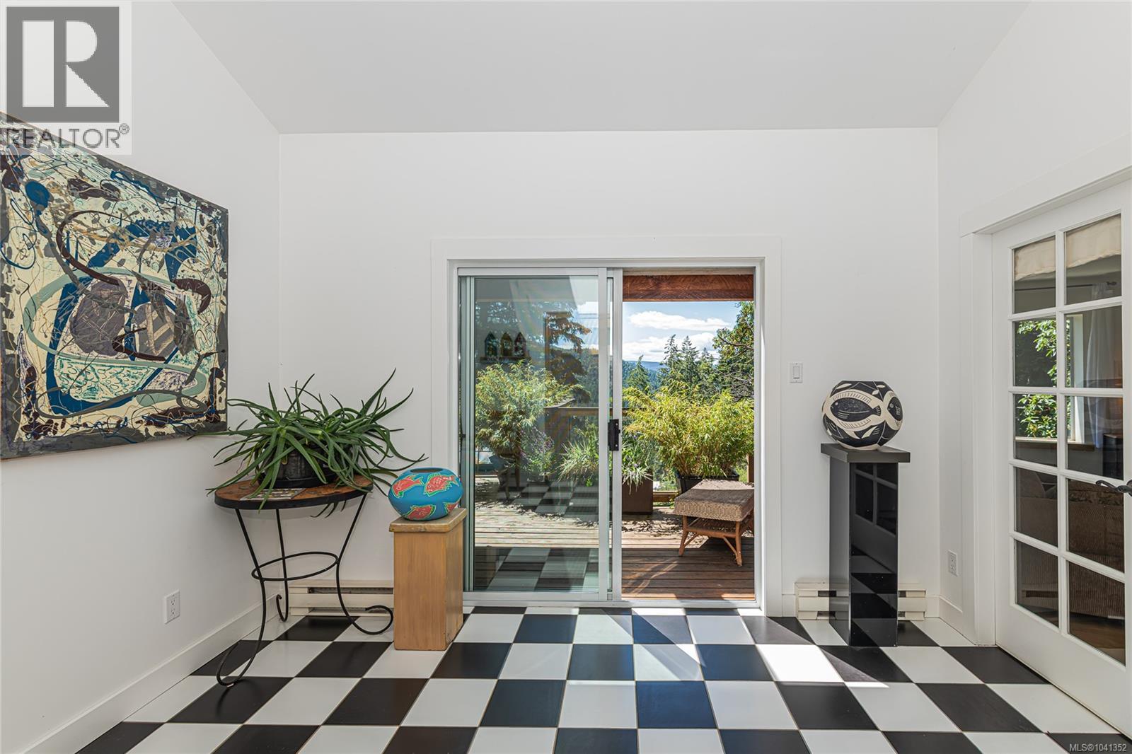 351 Elizabeth Dr - 8