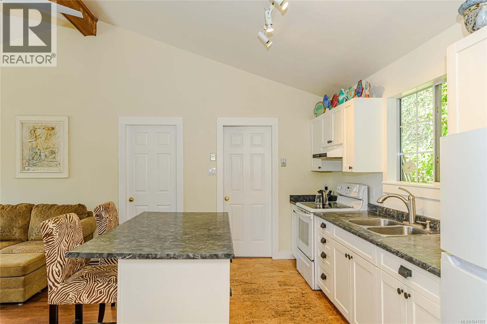 351 Elizabeth Dr - 24