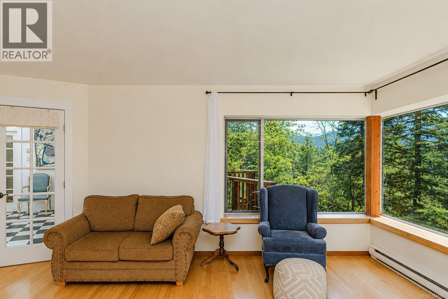 351 Elizabeth Dr - 33
