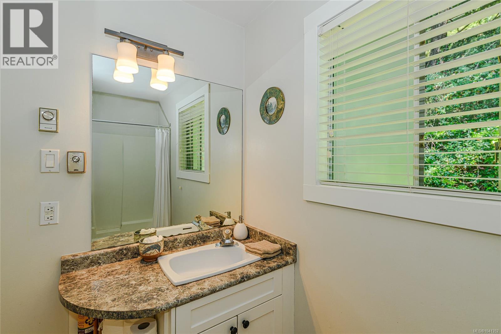 351 Elizabeth Dr - 26