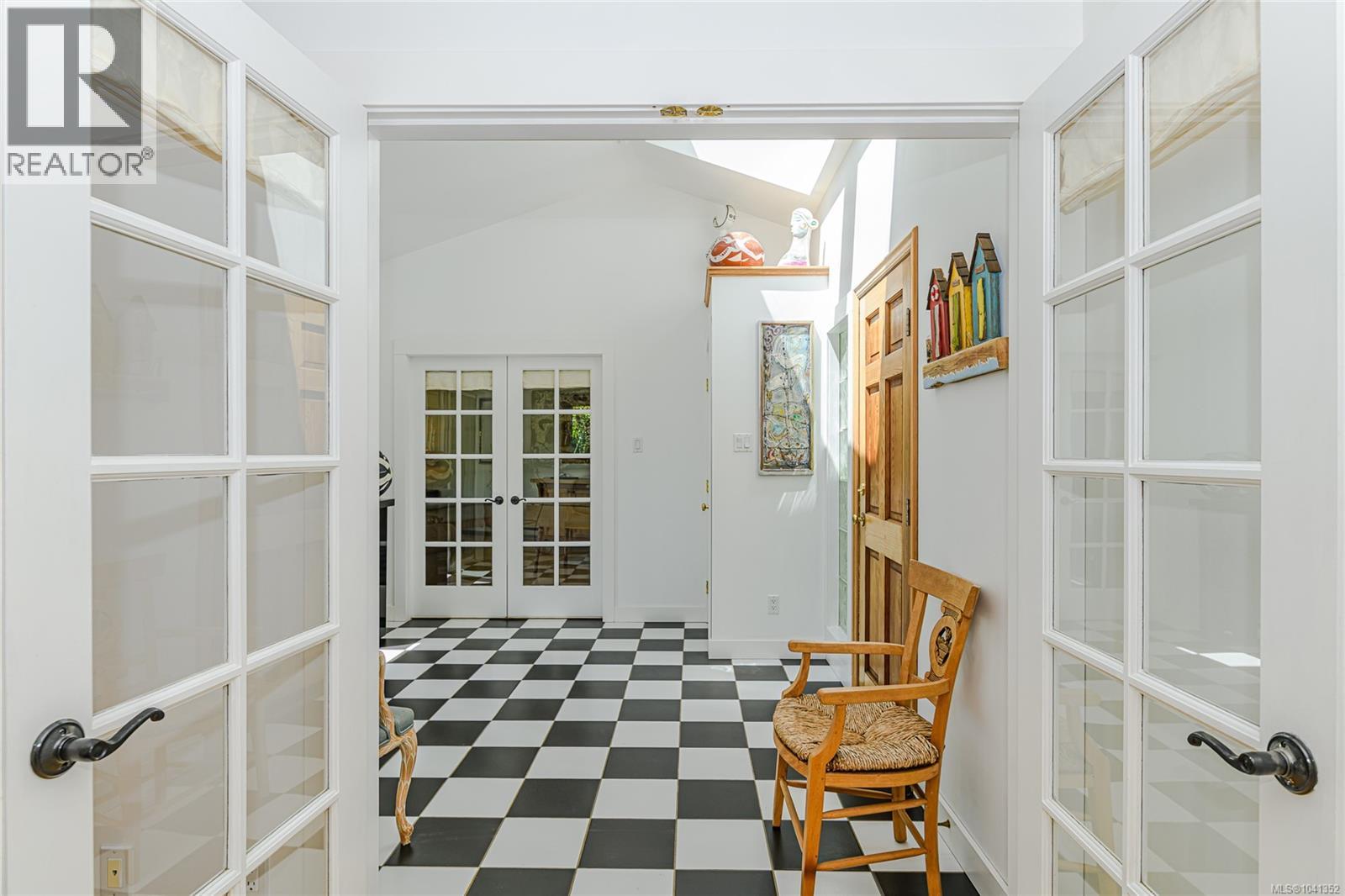 351 Elizabeth Dr - 5