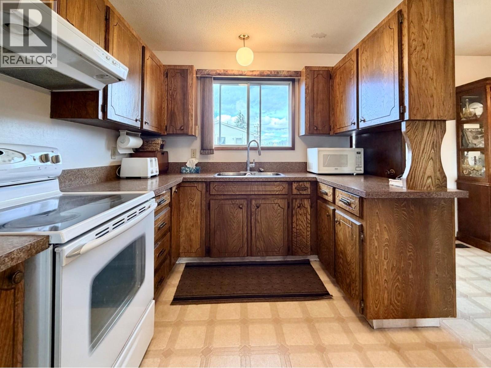 11102 Scott Street - 12