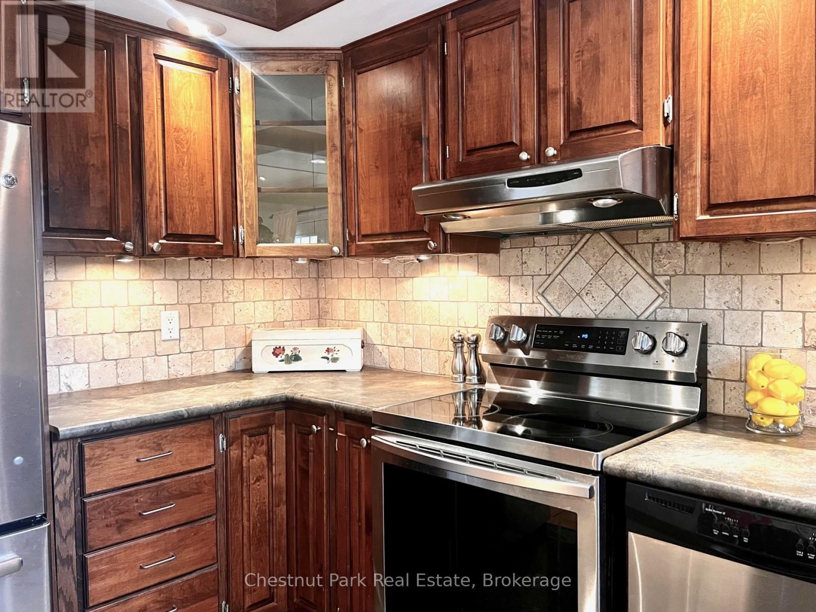 135 CHRISTOPHER AVENUE - 5