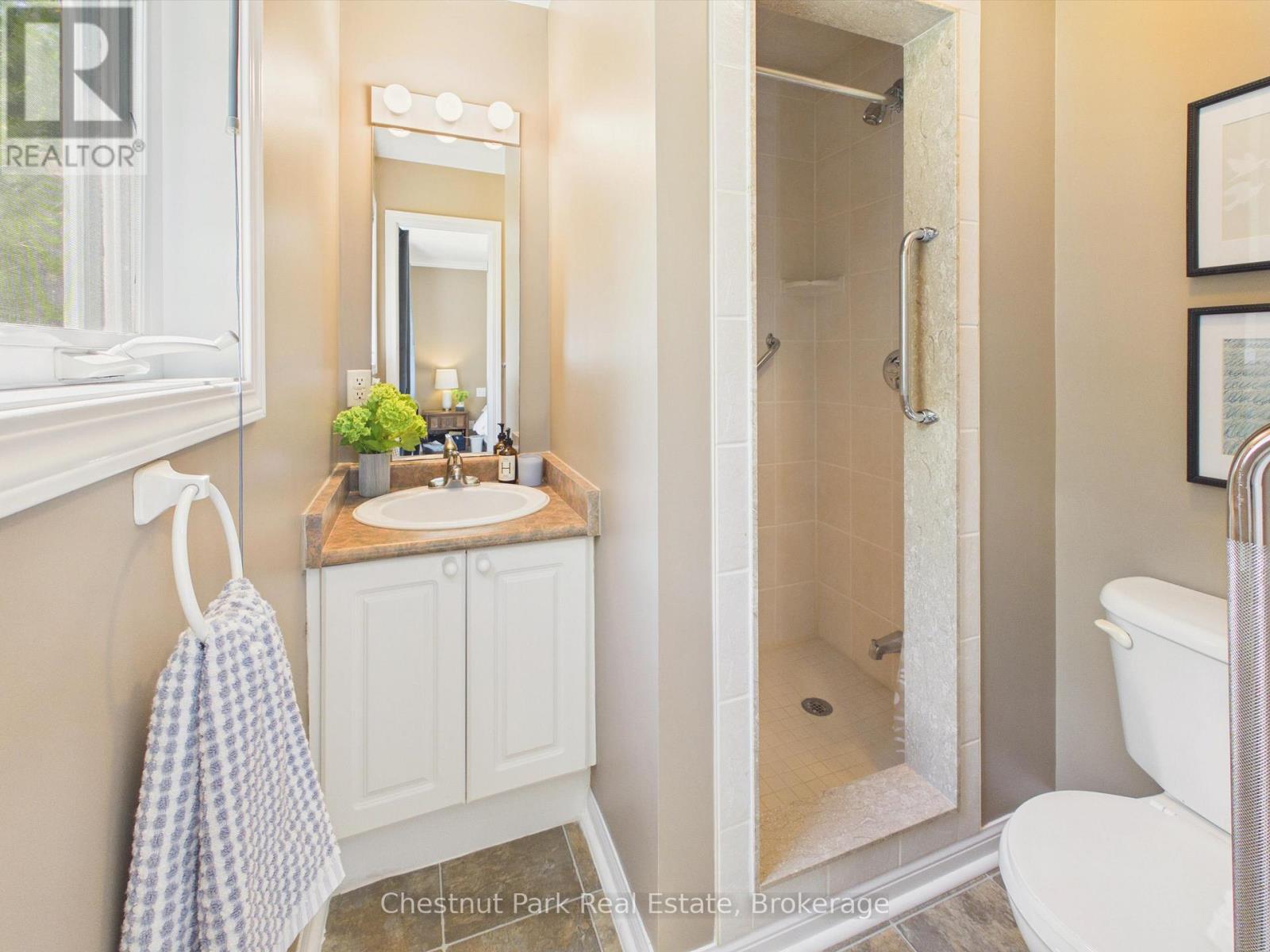 525 LORNE STREET - 11