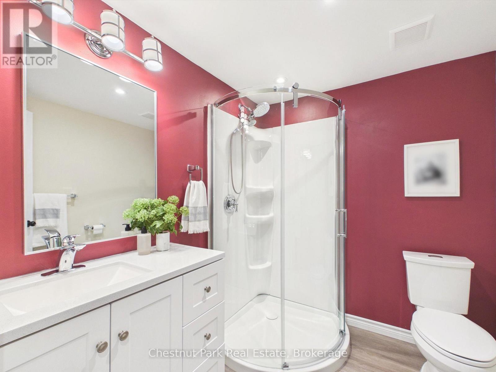 525 LORNE STREET - 21