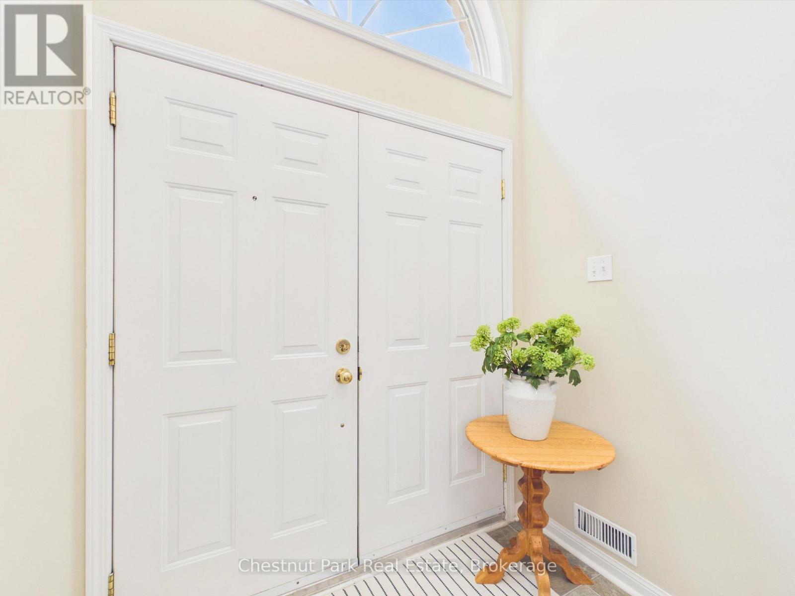 525 LORNE STREET - 3