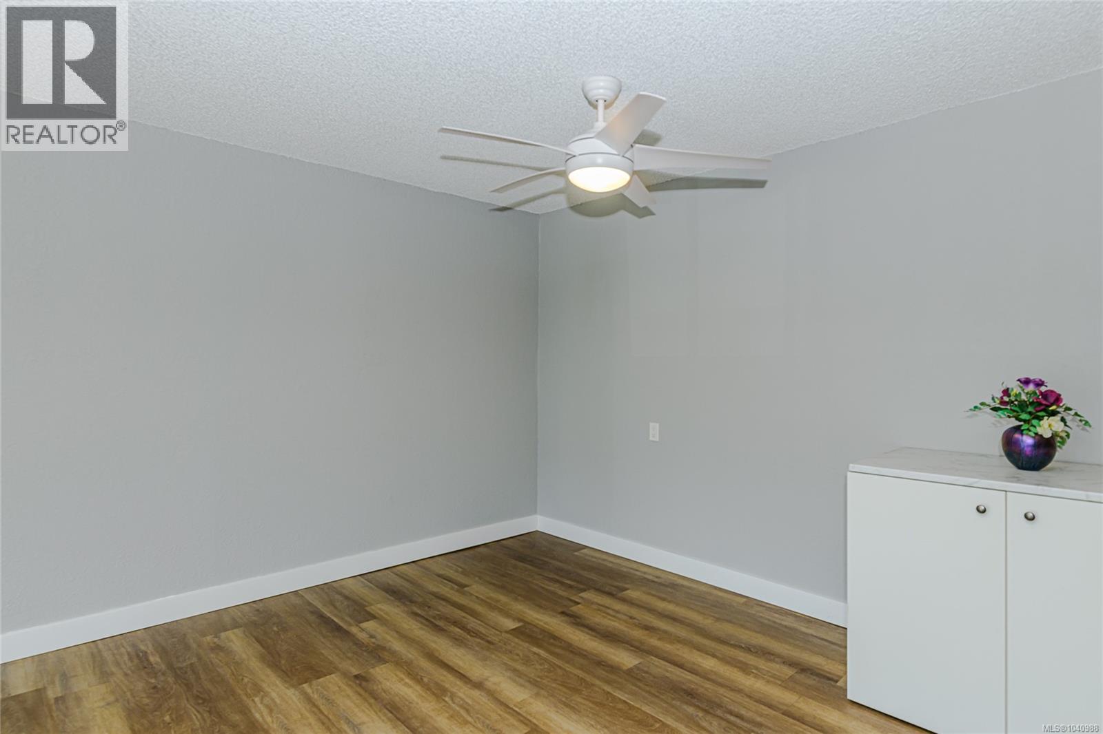 310 218 Bayview Ave, Ladysmith