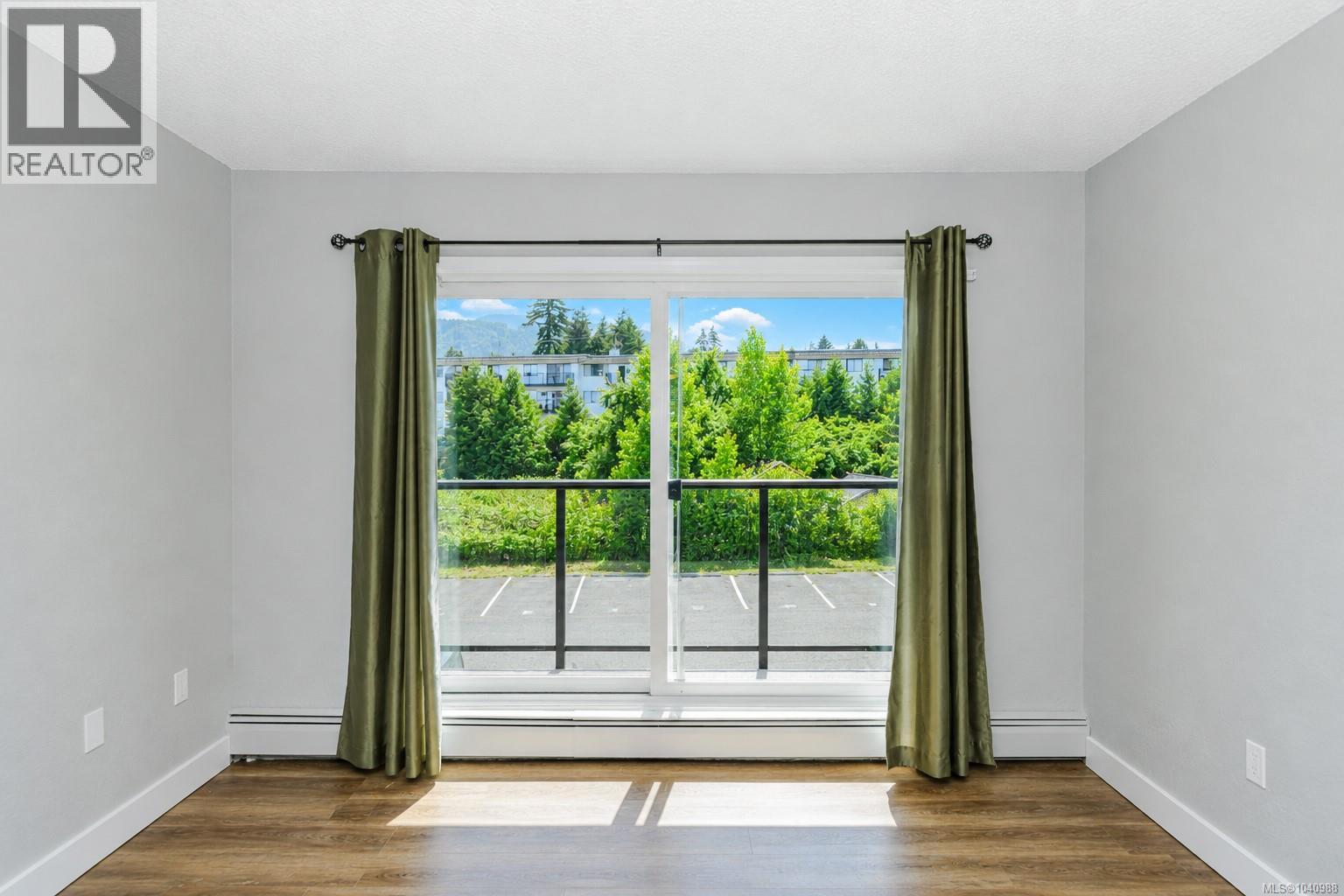 #310 218 Bayview Ave - 6