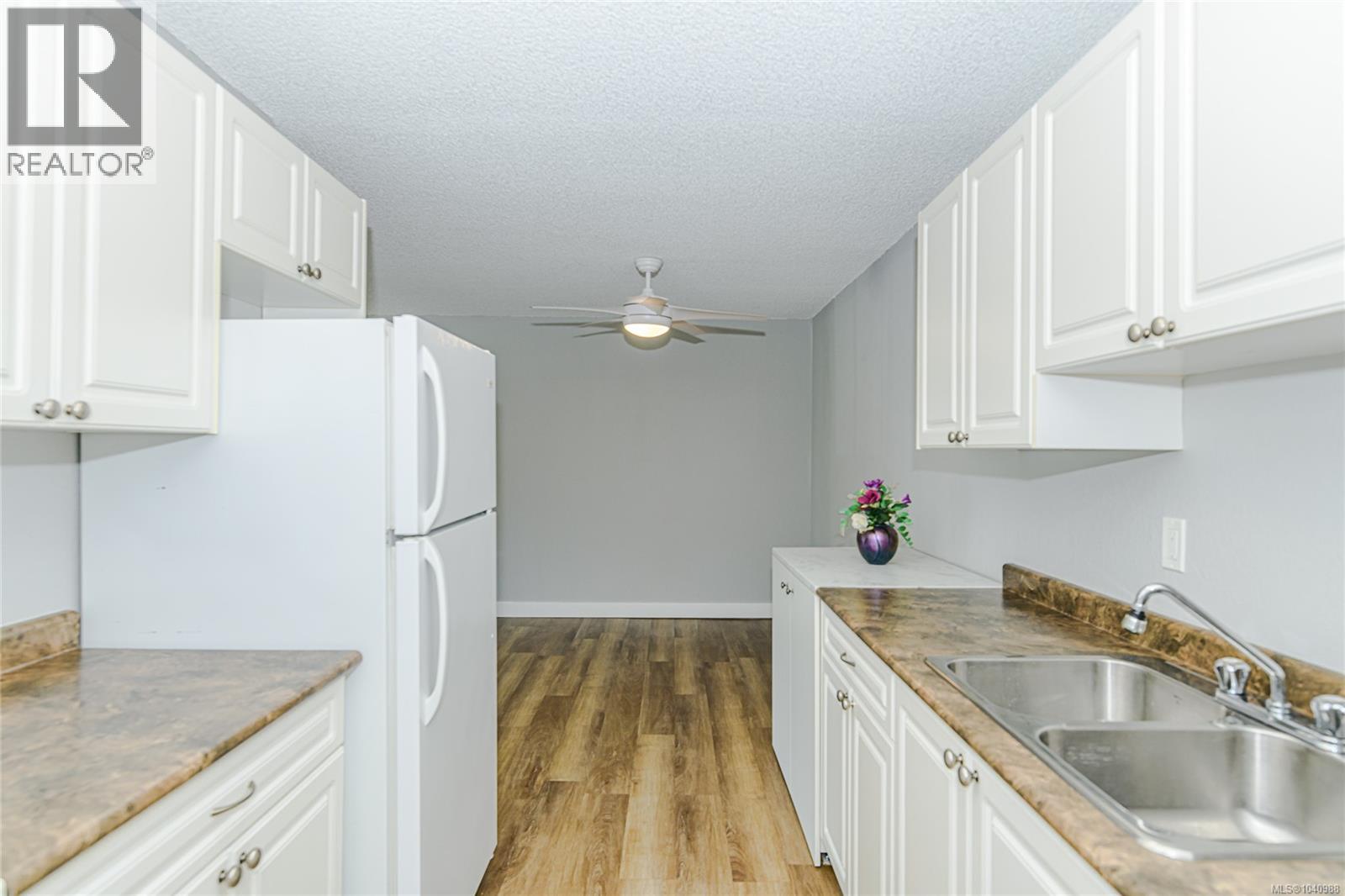 #310 218 Bayview Ave - 14