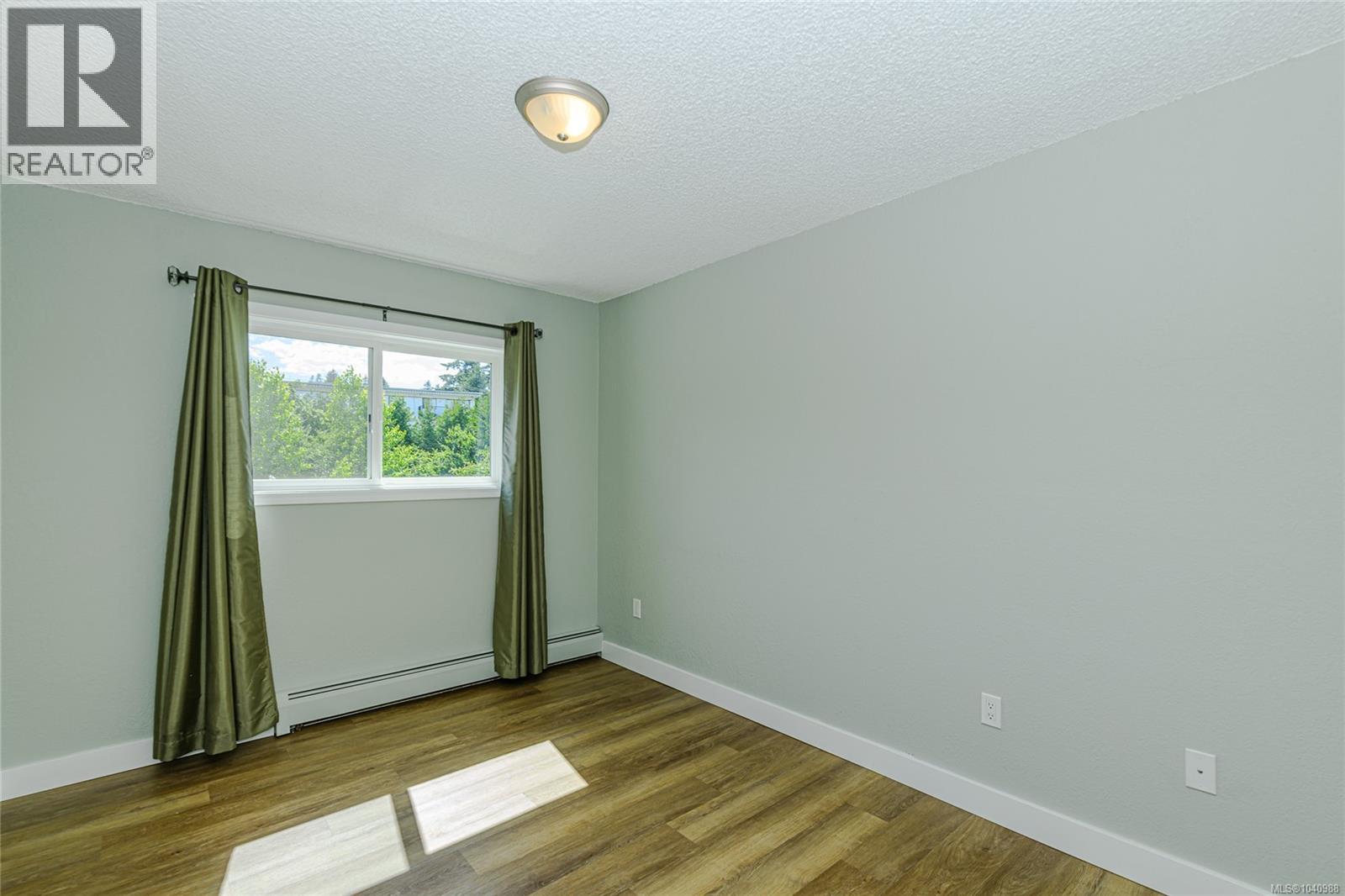 310 218 Bayview Ave, Ladysmith