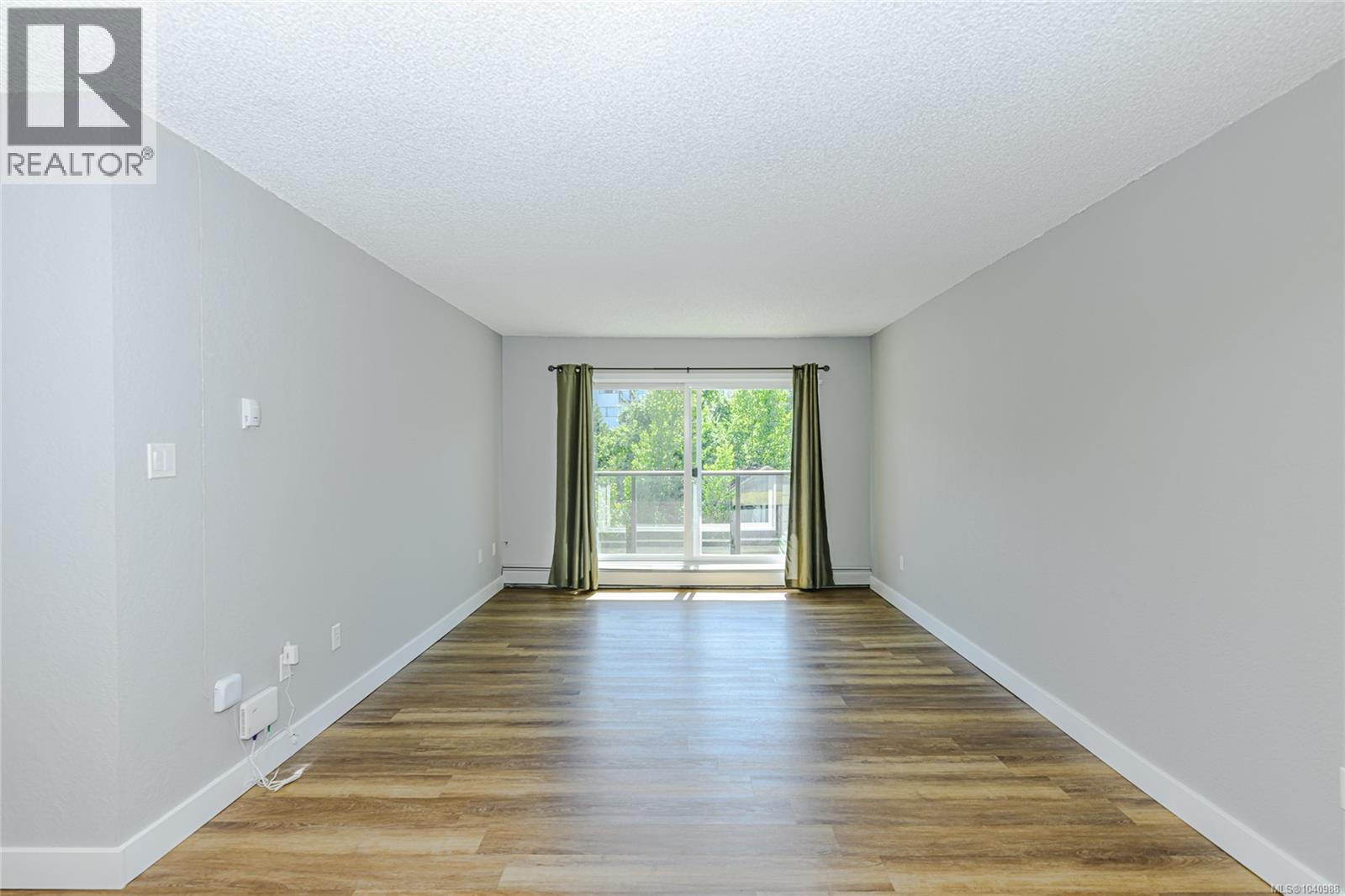 #310 218 Bayview Ave - 4