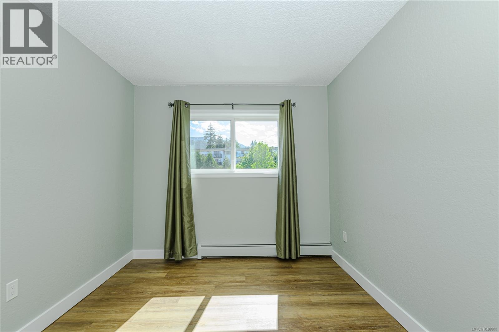 310 218 Bayview Ave, Ladysmith