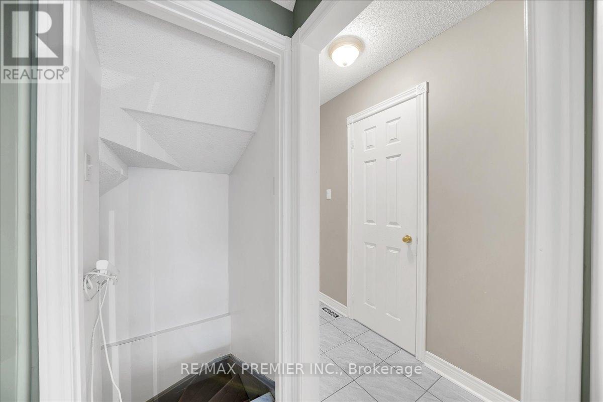 17 BERRYDOWN DRIVE - 15