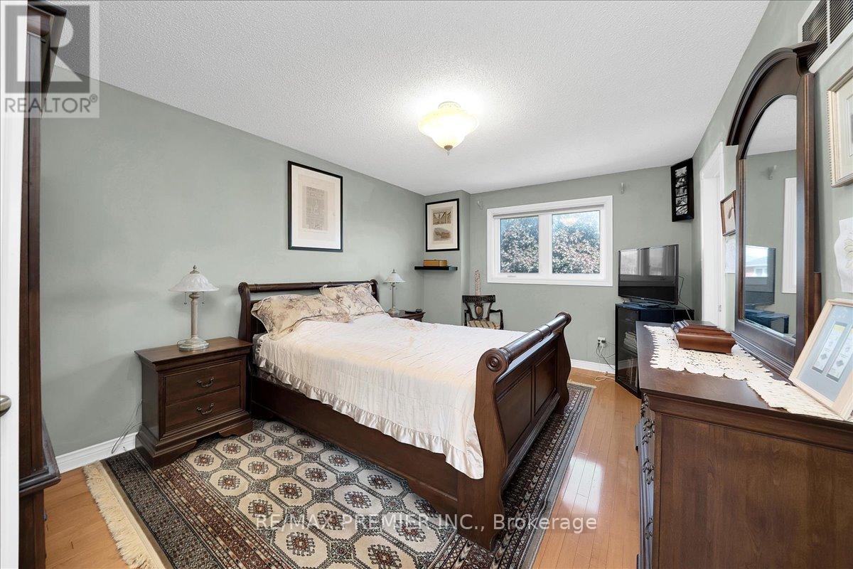 17 BERRYDOWN DRIVE - 19