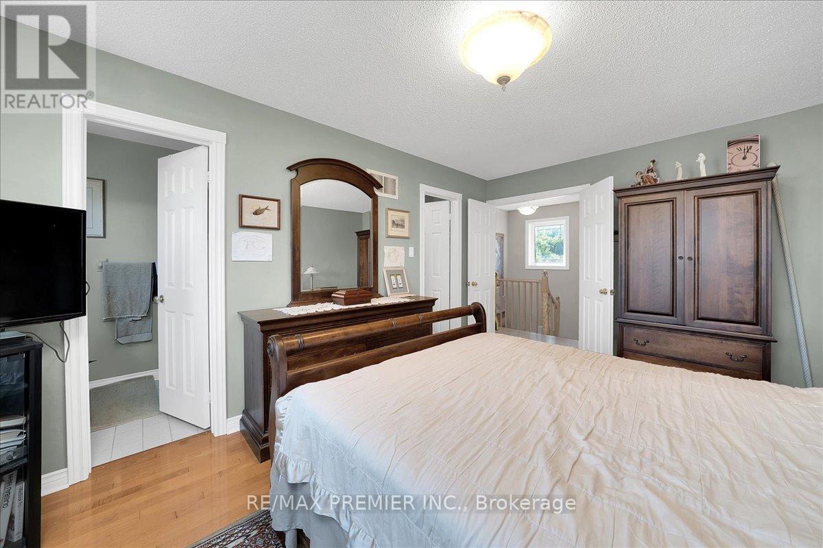 17 BERRYDOWN DRIVE - 20
