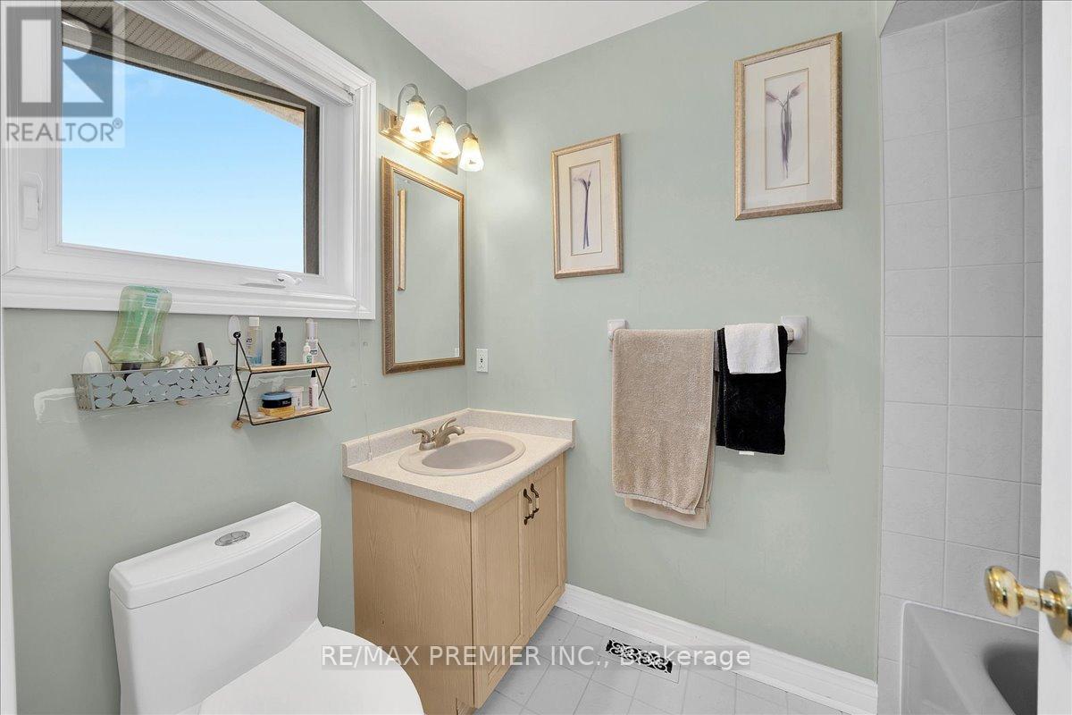 17 BERRYDOWN DRIVE - 21